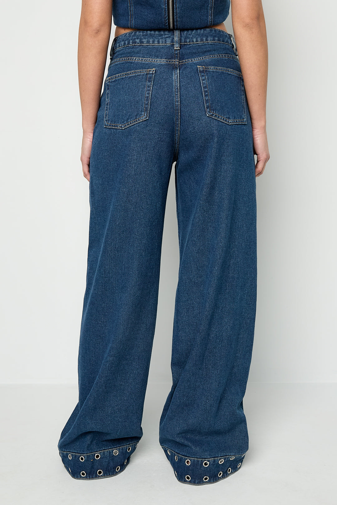 Statement jeans met eyeletdetails – productfoto 7