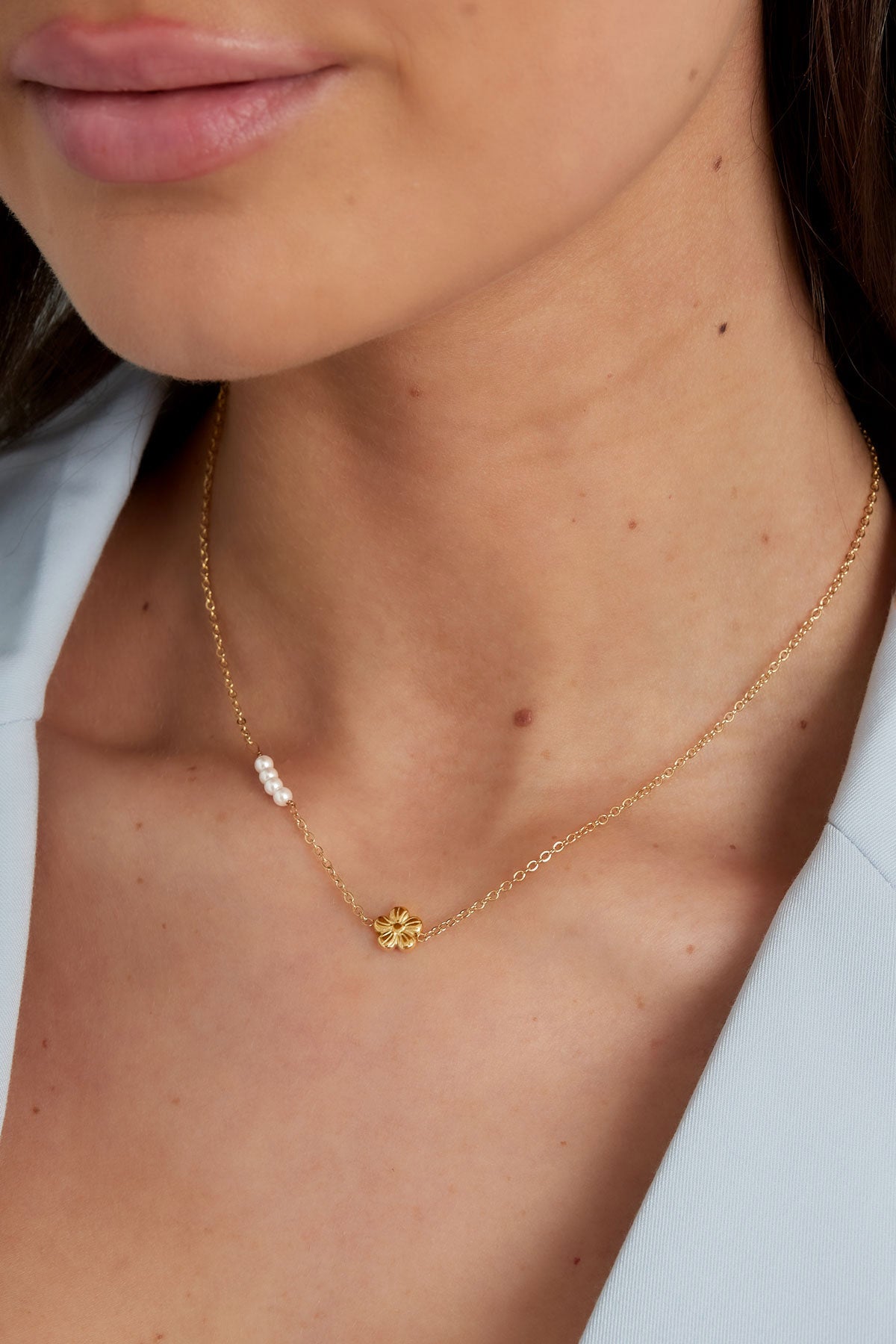 Women's stainless steel chain necklace, imitation pearl with floral motif – image 3
