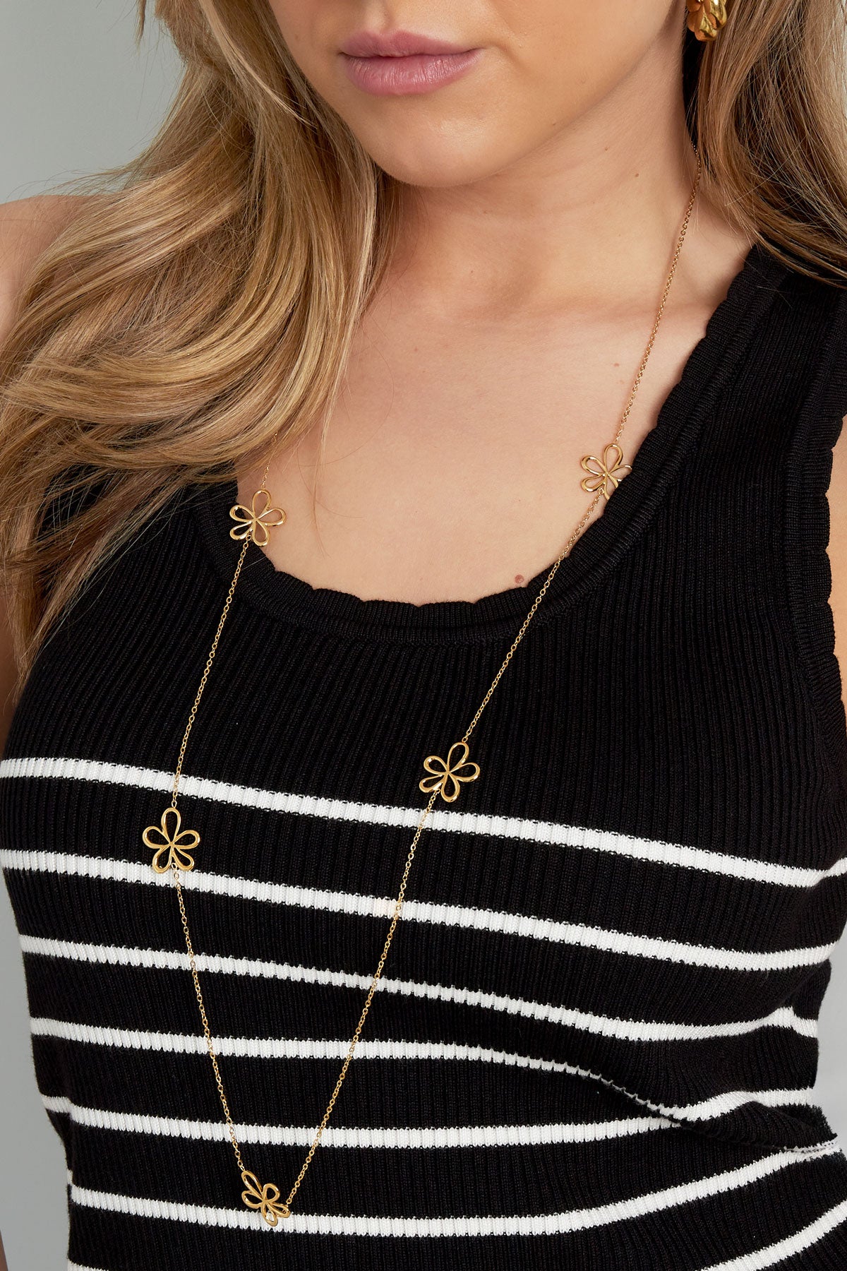 Long stainless steel necklace for women with organic shape – gold-colored and silver-colored – image 3