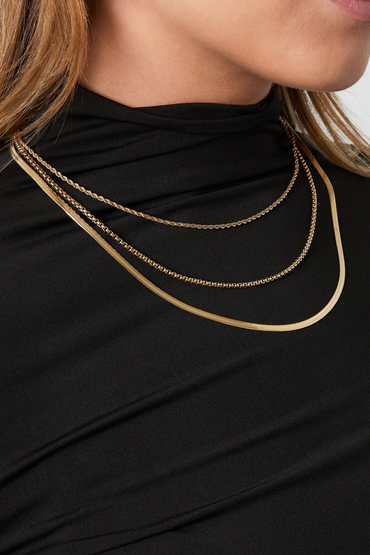 Layered stainless steel women's necklace with organic shape – gold colored – image 2