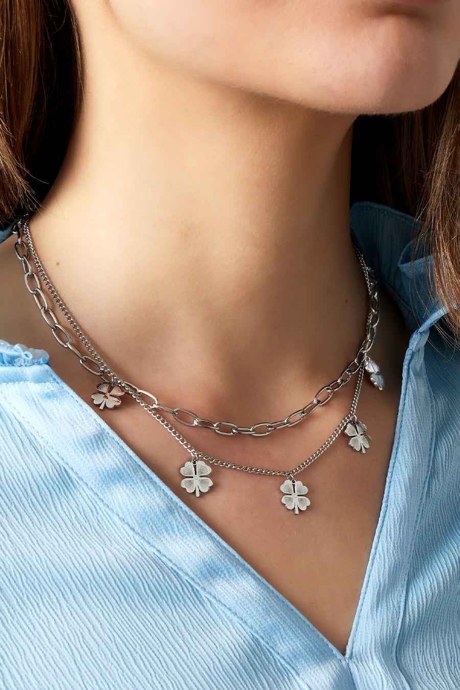 Collier multicouche pour femme en acier inoxydable avec motif trèfle – couleur or