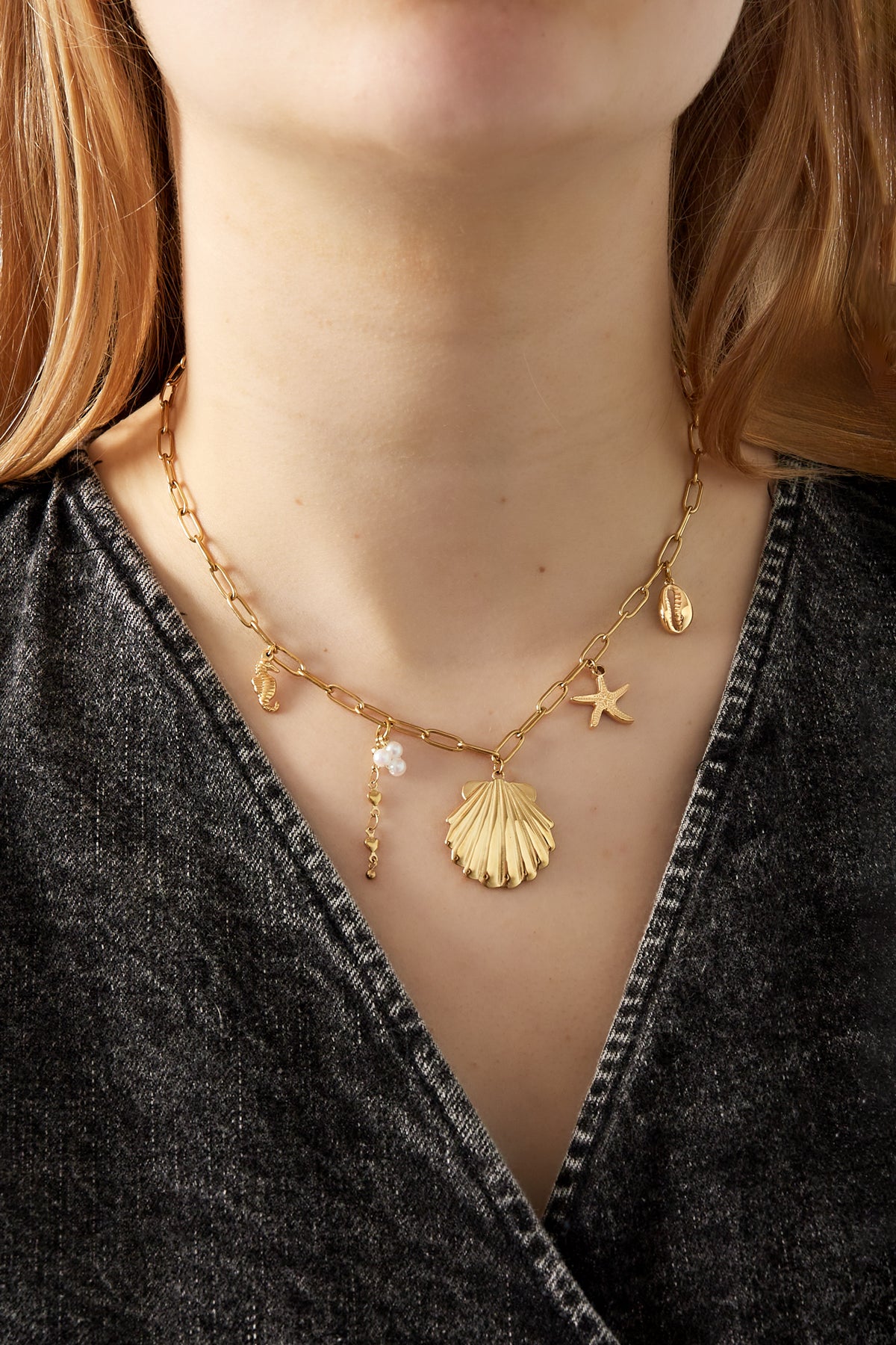 Women's necklace with pendant made of 304 stainless steel, imitation pearl with ocean details - gold-colored – image 2