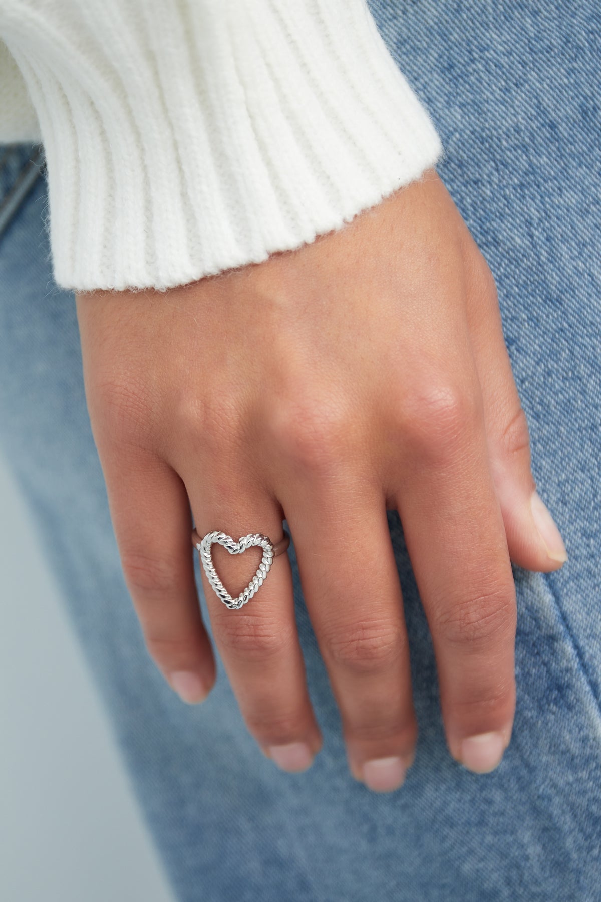 Minimalist stainless steel ring for women – gold and silver-colored – image 2