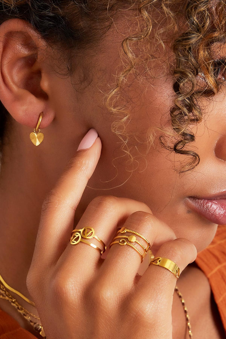 Boucles d'oreilles pendantes pour femmes en acier inoxydable en forme de cœur – Couleur or