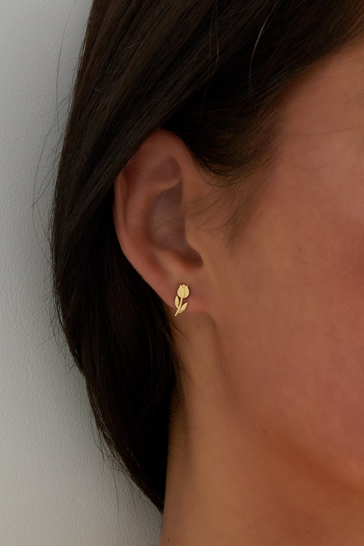 Stud earrings for women made of 304 stainless steel – gold-colored and silver-colored – image 2