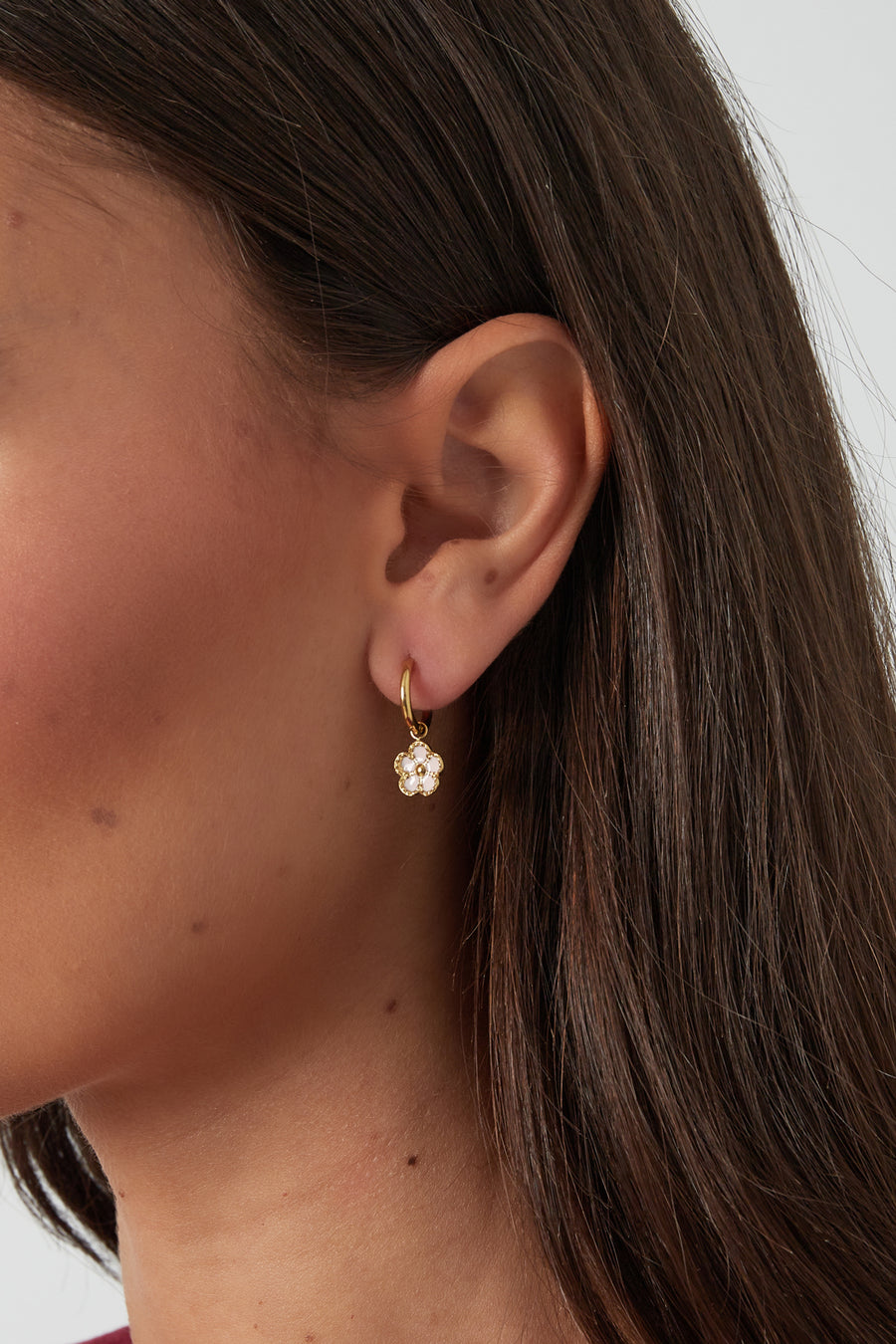 Boucles d'oreilles pendantes pour femmes en acier inoxydable avec motif floral – couleur or