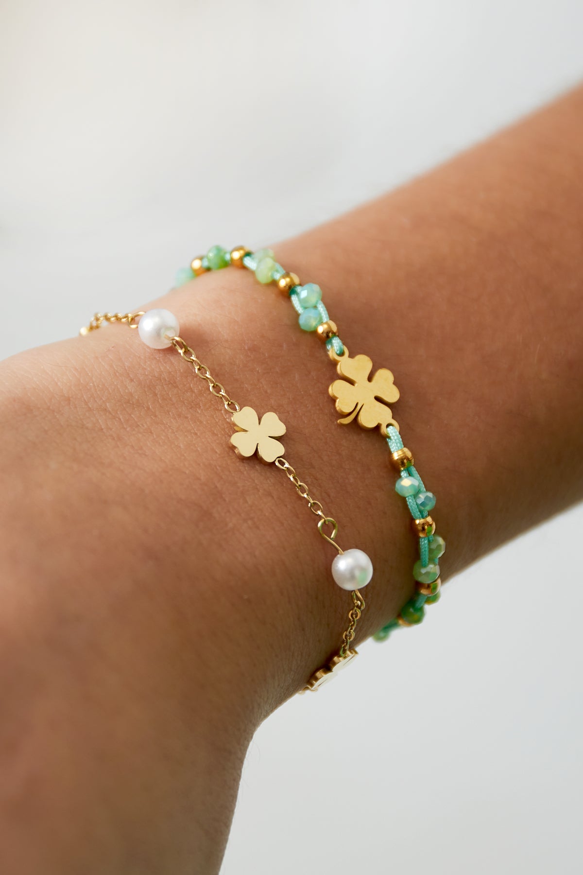 Women's Stainless Steel Charm Bracelet with Clover Motif – Gold-Colored – image 2