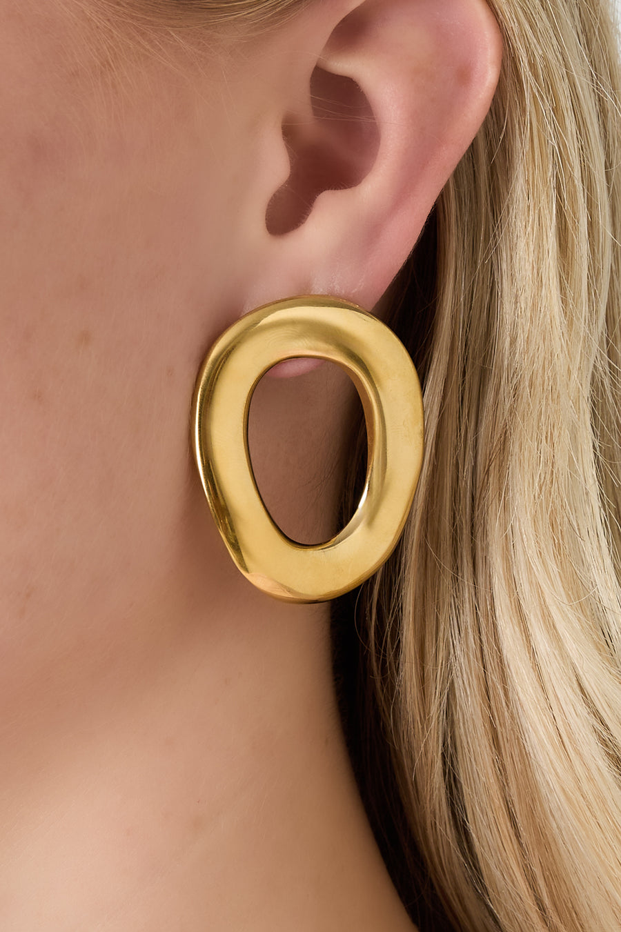 Puces d'oreilles pour femmes en acier inoxydable forme organique – couleur or