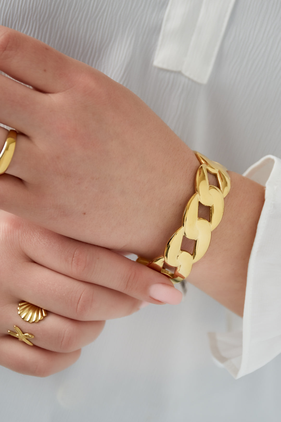 Bold link Bangle