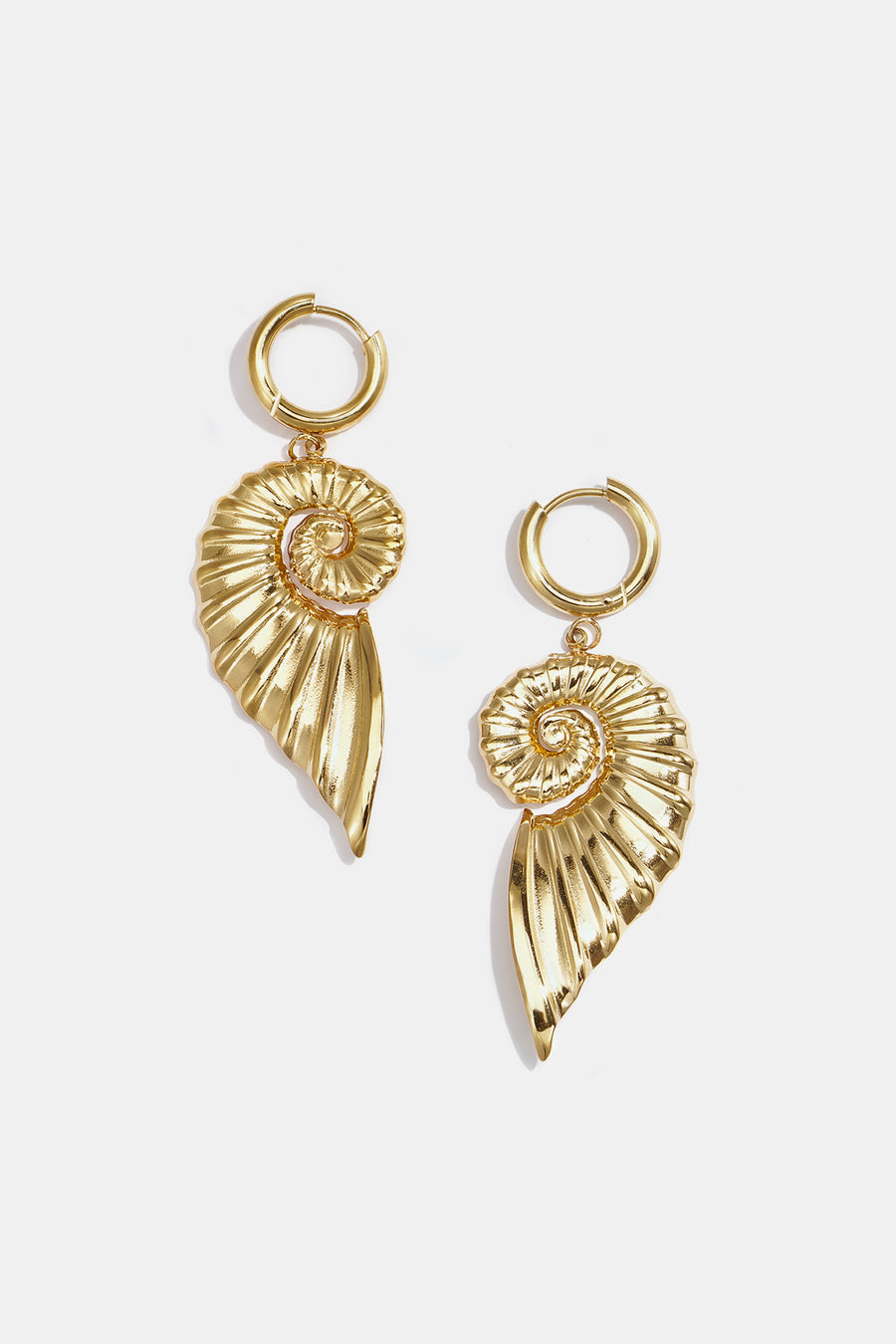 Oorringetjes met grote draai schelp charm
