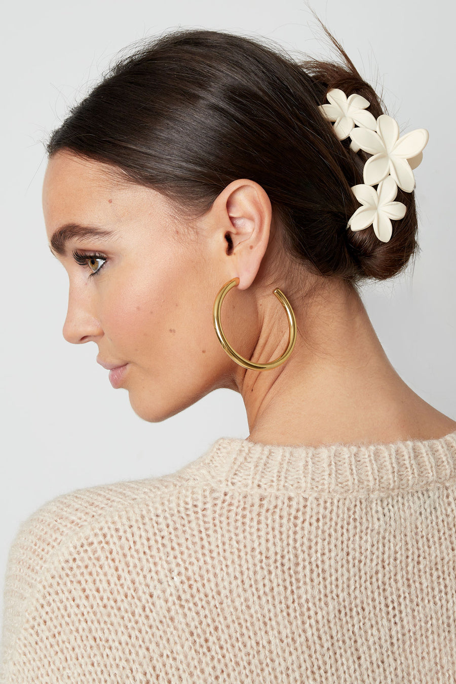 Pince à cheveux en plastique avec motif floral – plusieurs coloris