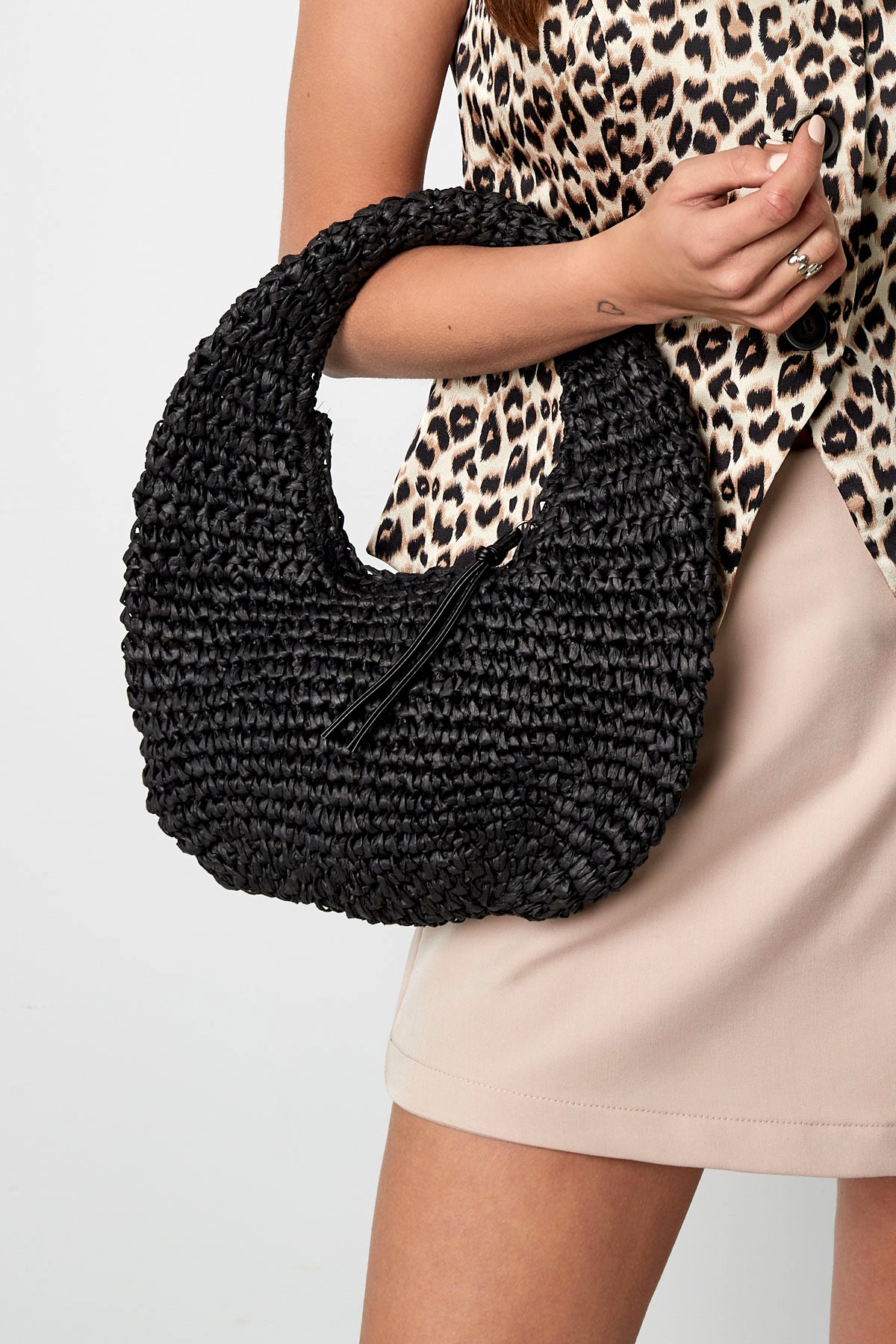Women's paper shoulder bag - beige and black – image 2