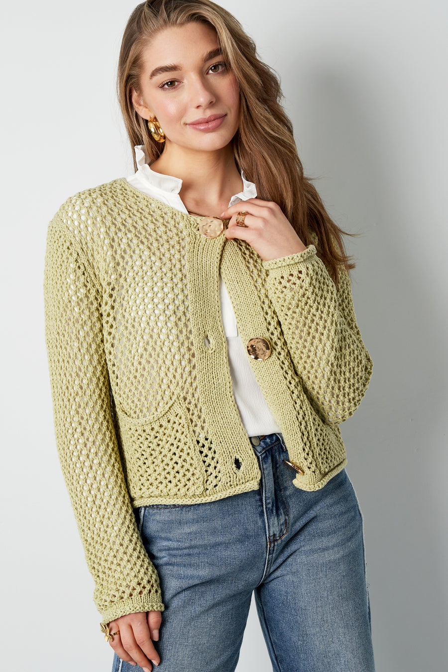 Gilet tricoté pour femme avec détails en crochet et devant ouvert