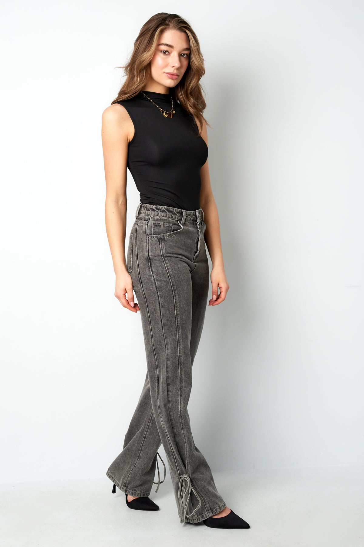 Jeans femme à bouton fantaisie et coupe droite – photo 9