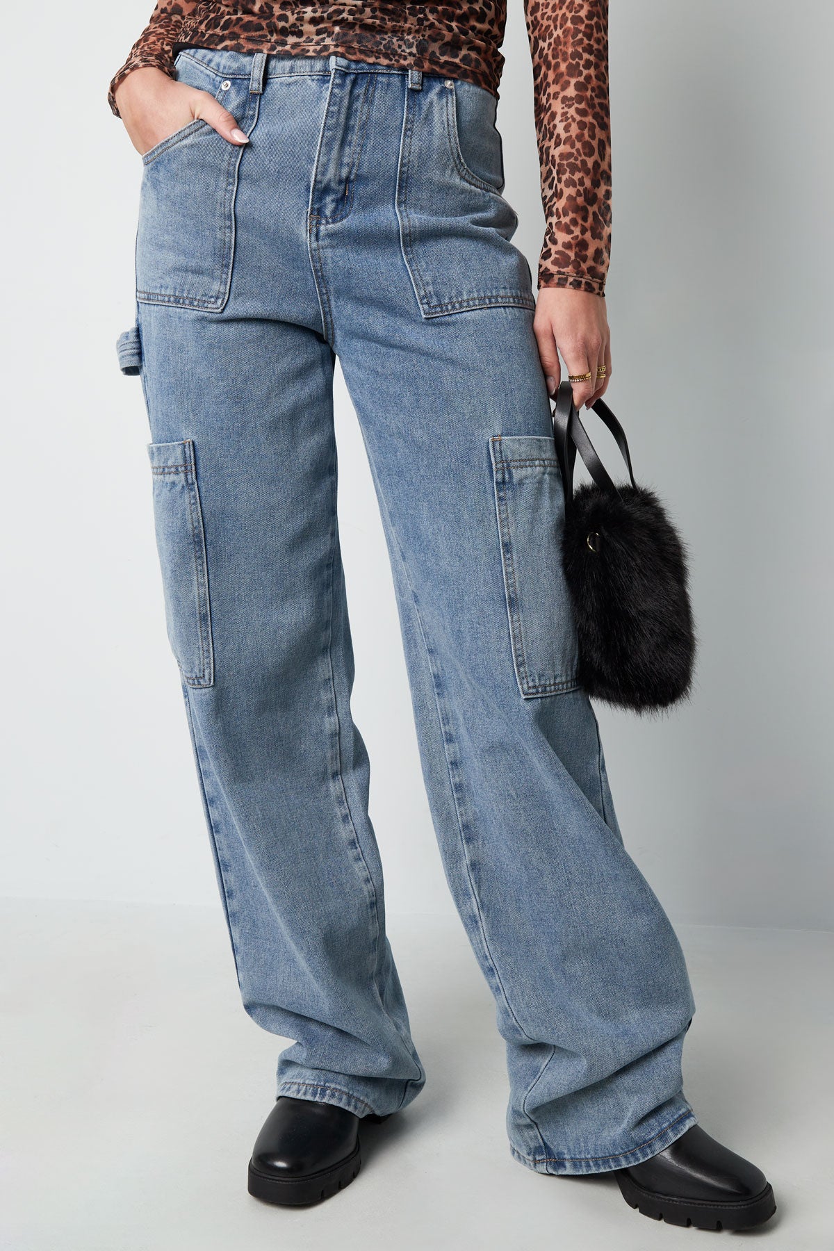 Women's straight leg jeans – image 2