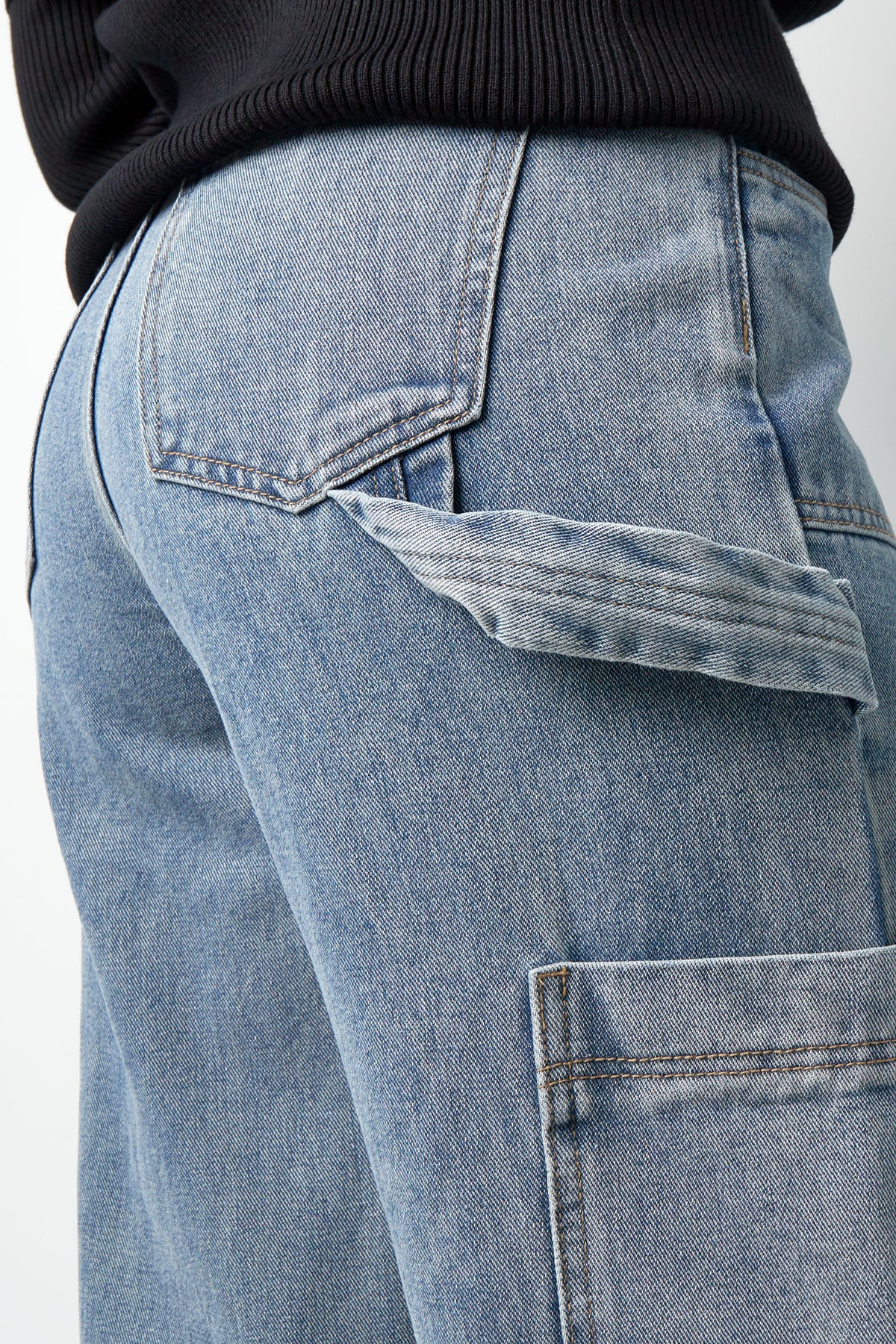 Women's straight leg jeans – image 3
