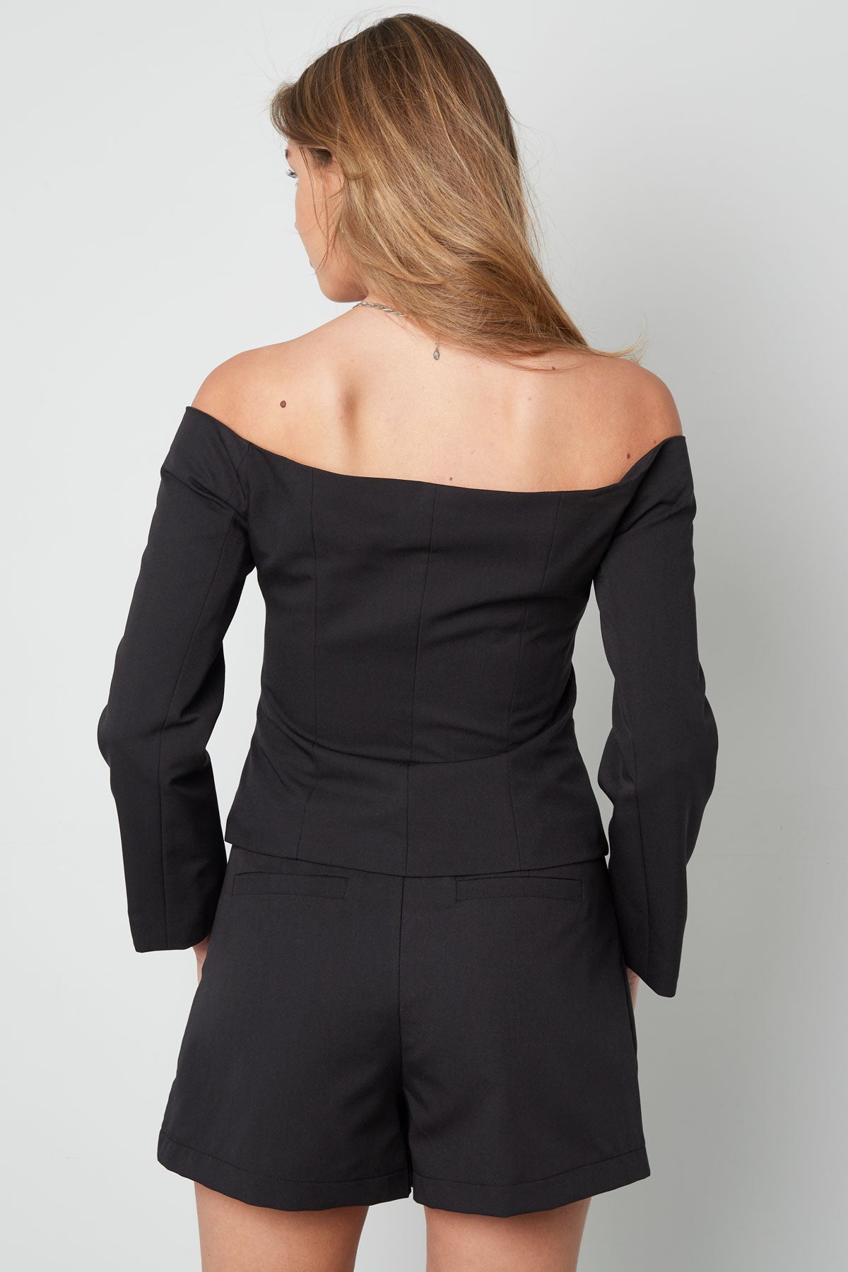 Haut à épaules dénudées pour femmes avec fermeture boutonnée et manches longues – photo 3