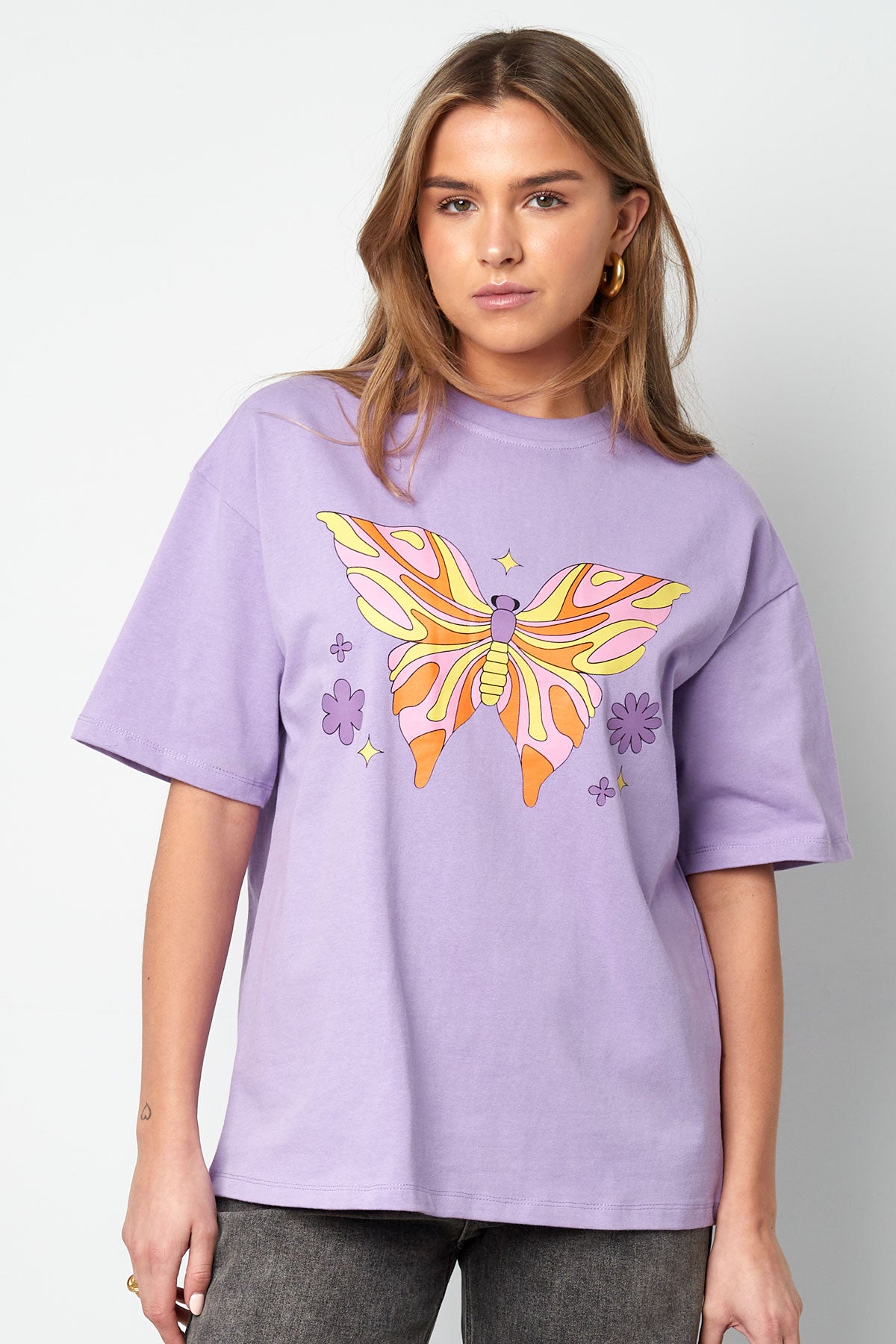 Women's T-shirt with butterfly print and oversized fit – image 2