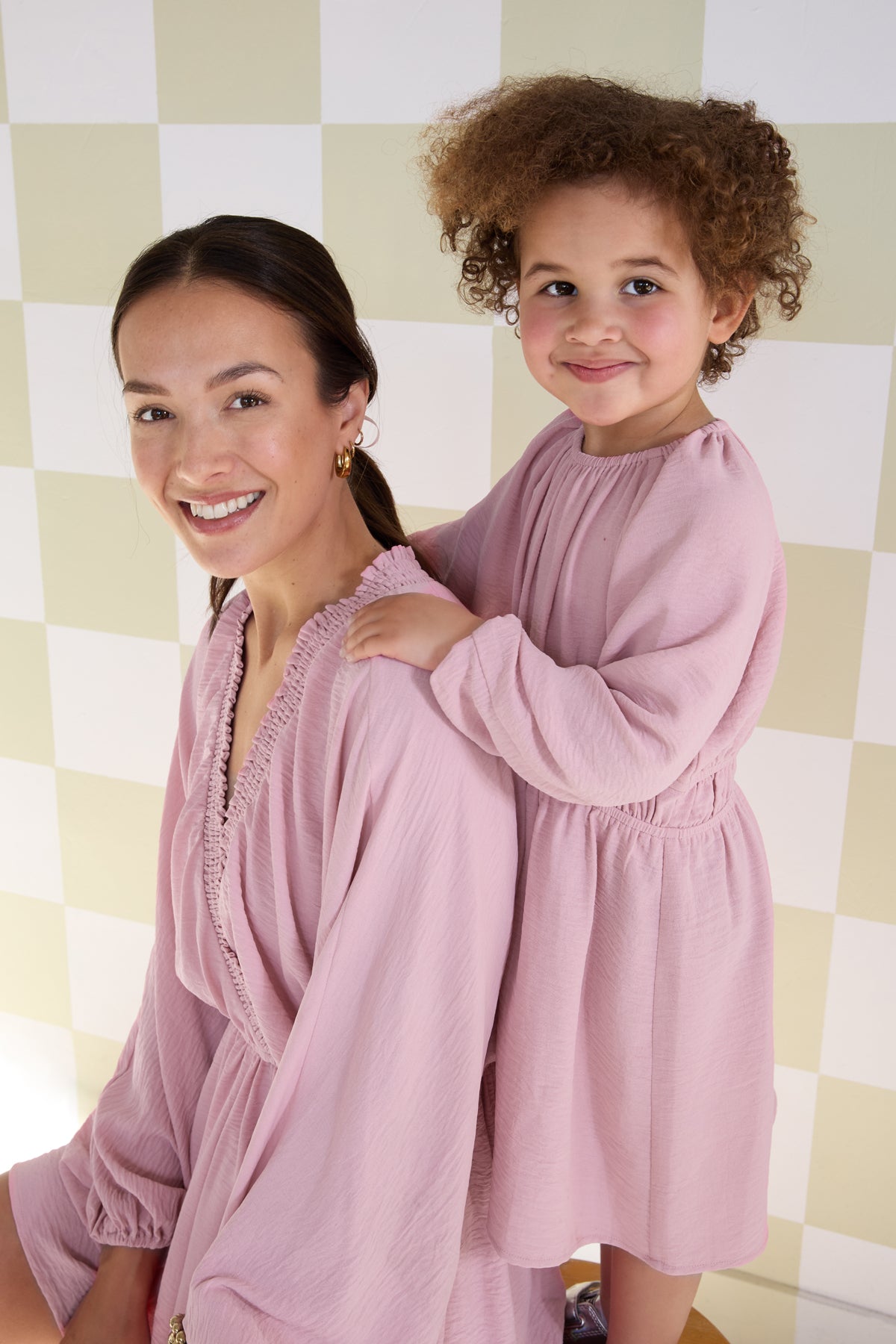 Dames paarse jurk van polyester met plooien – productfoto 3