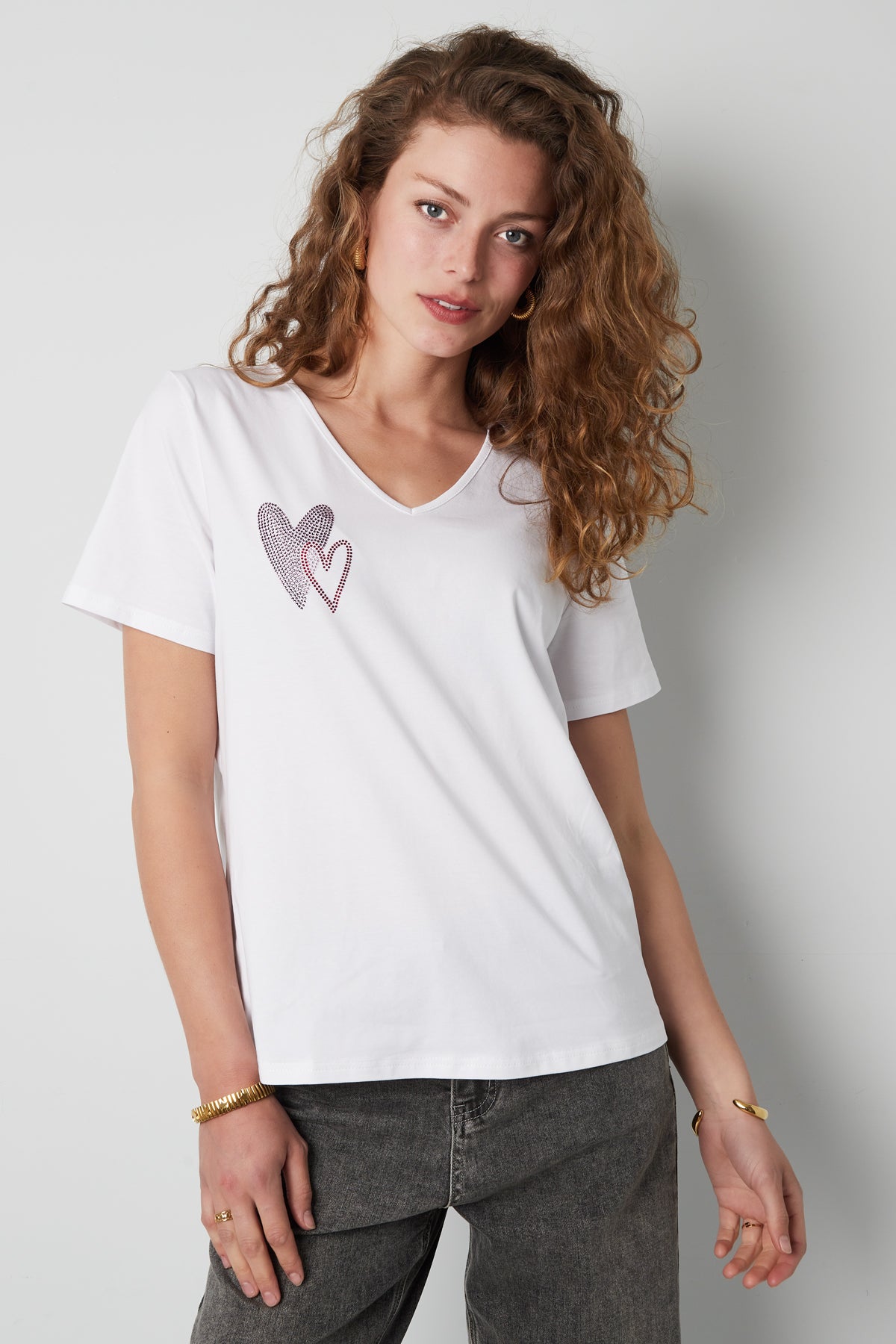 Dames katoenen V-hals T-shirt met geborduurd hart – productfoto 7