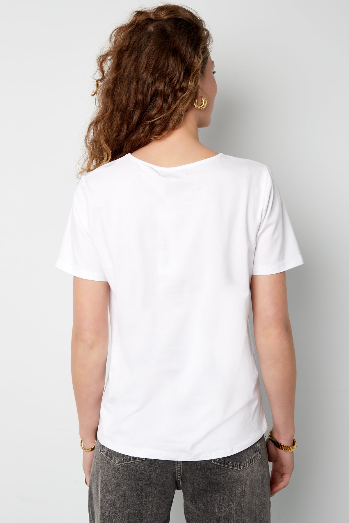 Dames katoenen V-hals T-shirt met geborduurd hart – productfoto 8