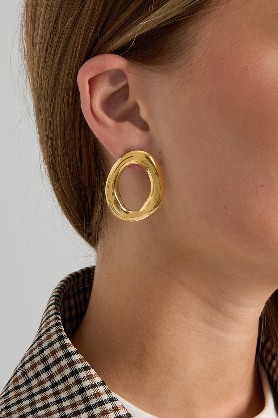 Stainless steel round stud earrings for women – gold and silver colored