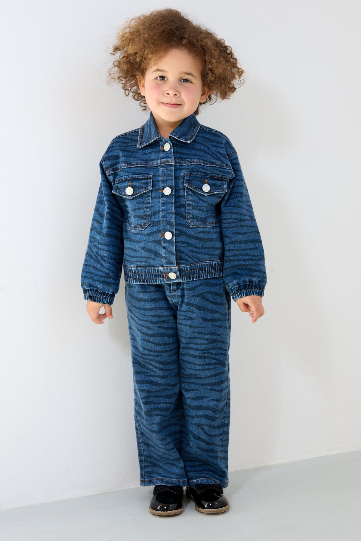 Dames blauwe denim broek met zebrastrepen – productfoto 3