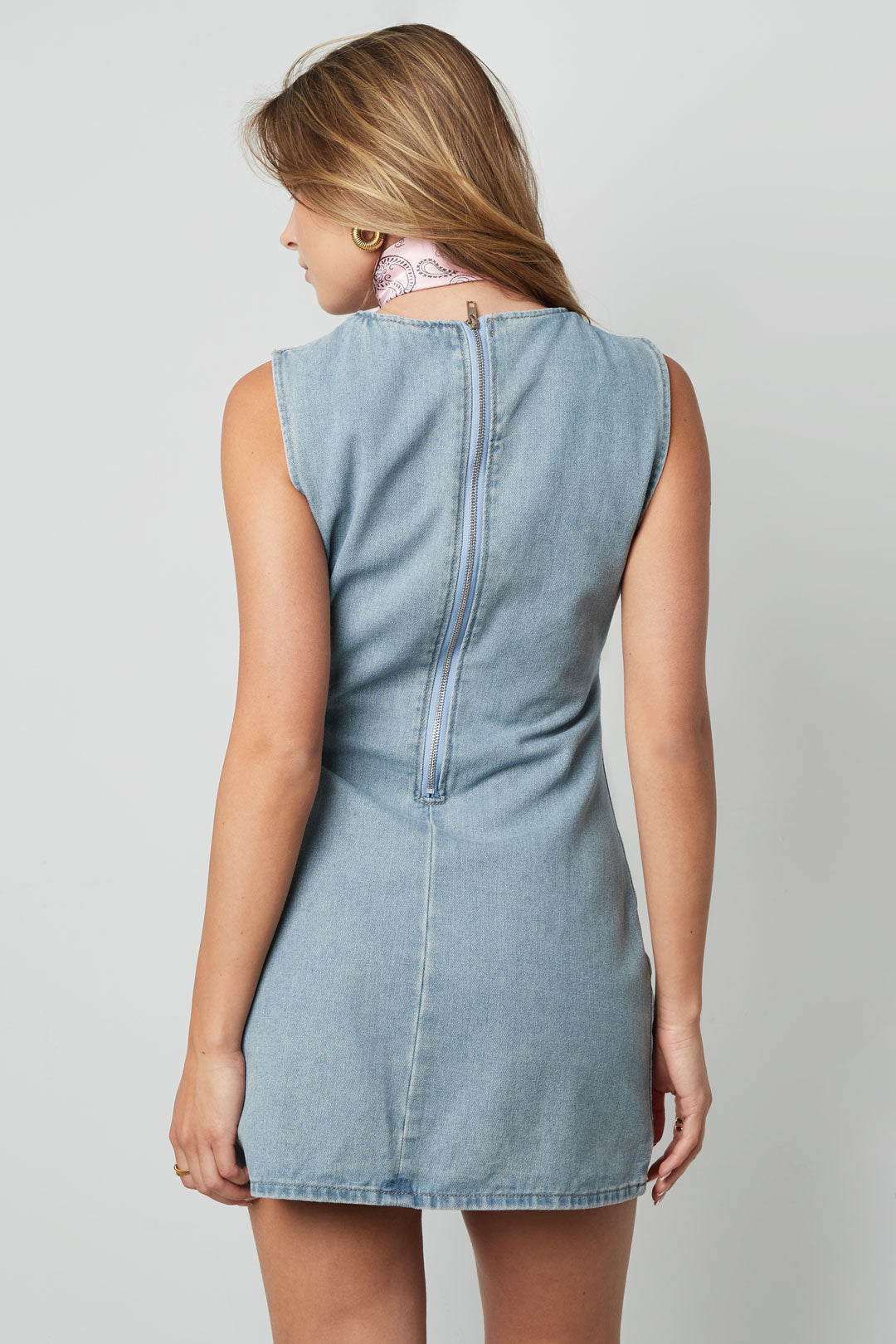 Mini-robe moulante sans manches pour femme – photo 5