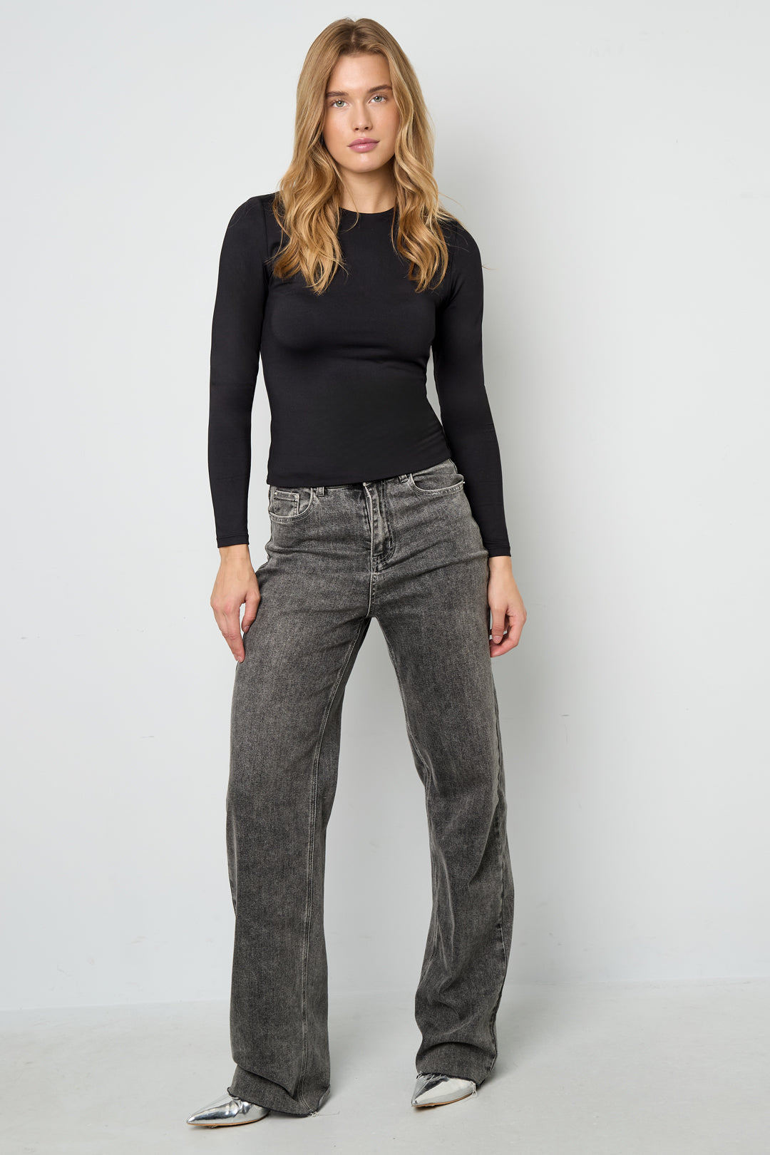 Dames basic top met lange mouwen in vijf kleuren – productfoto 4