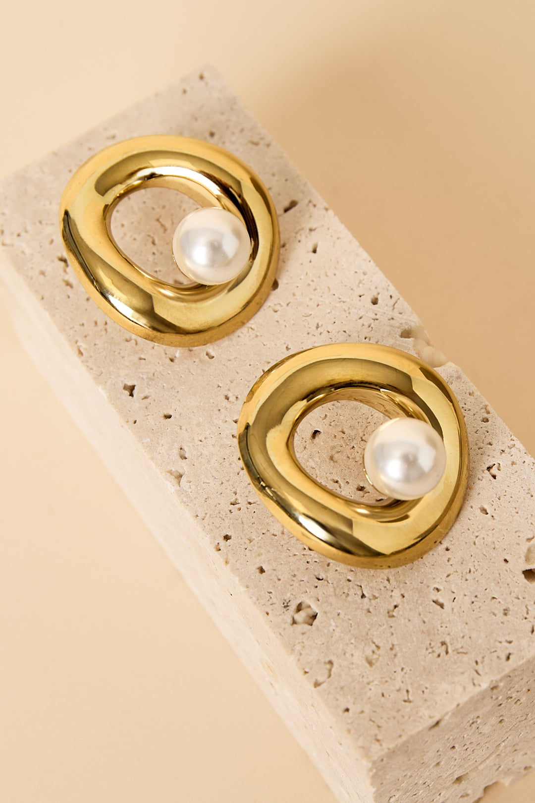 Women's round stainless steel and ABS stud earrings - gold-colored and silver-colored – image 4