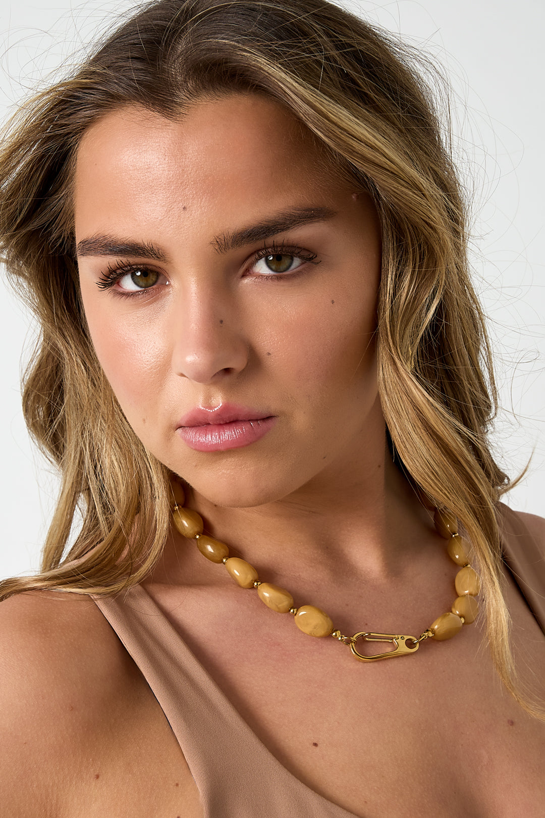 Ketting met kralen en frontsluiting design