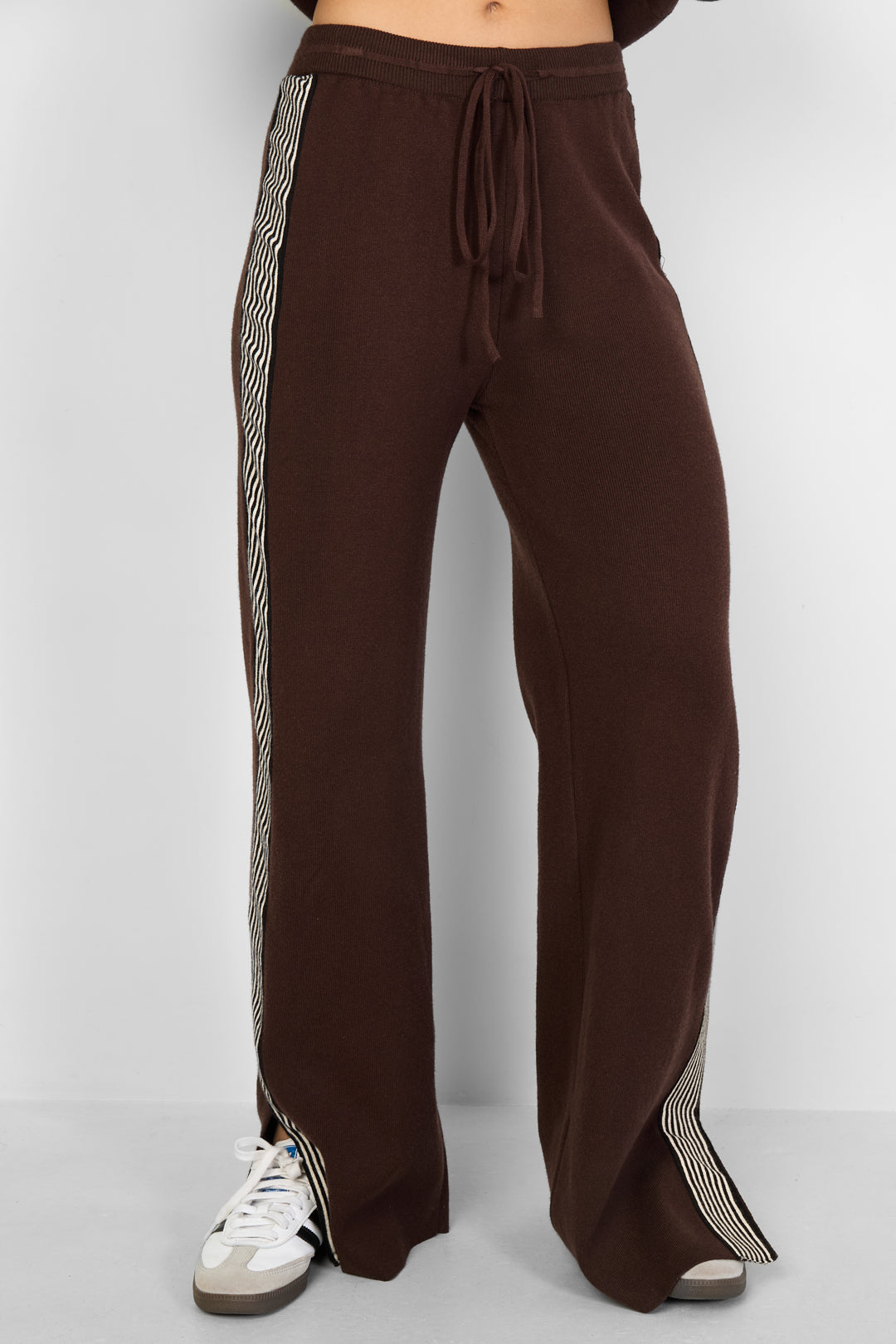 Dames gebreide broek met kleurcontrast – productfoto 2