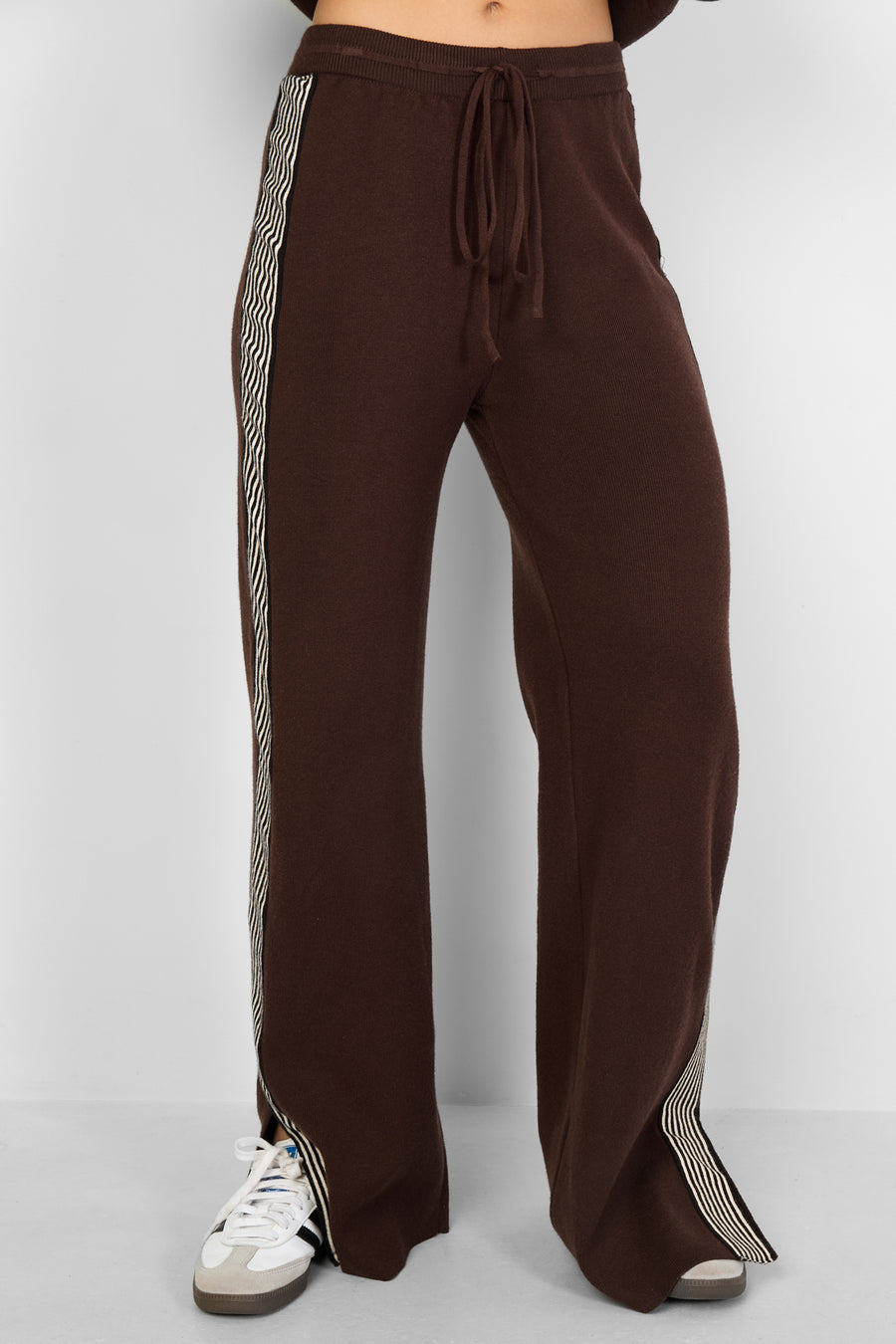 Dames gebreide broek met kleurcontrast – productfoto 2