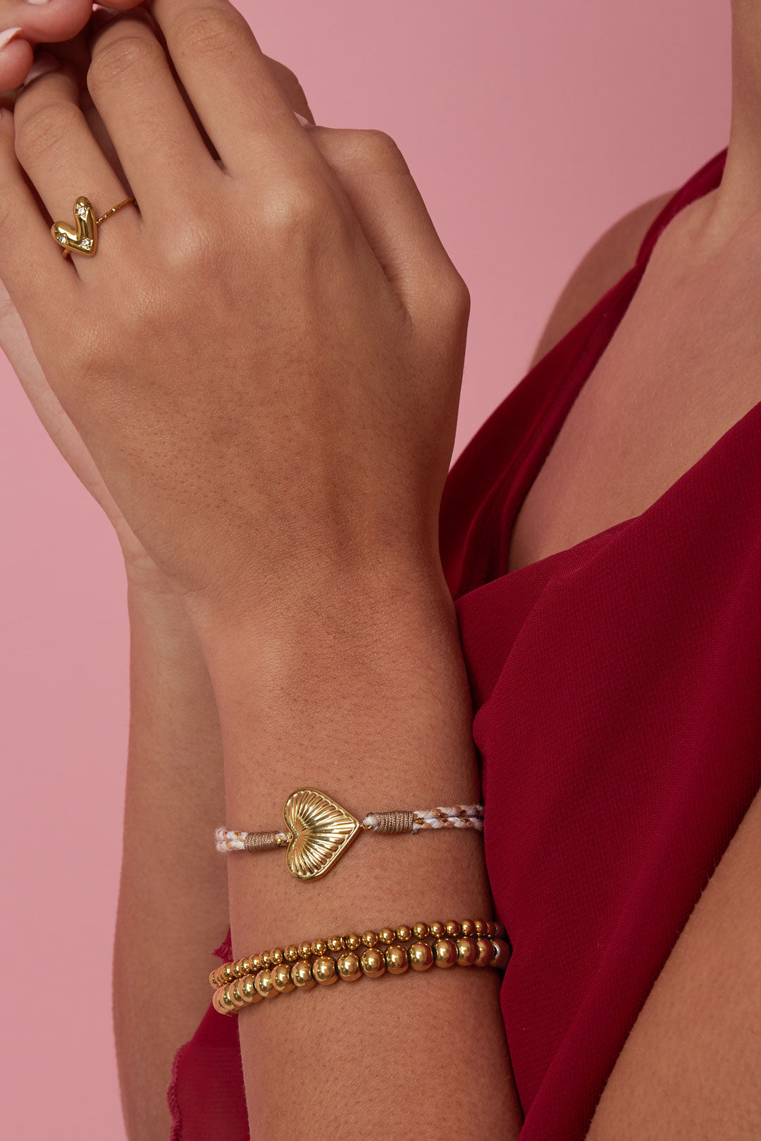 Braided women's bracelet made of cord with floral pattern and heart shape – gold-colored – image 3