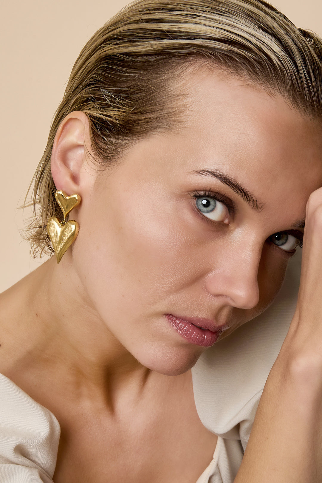 Boucles d'oreilles pendantes en acier inoxydable 304 pour femme avec cœur – couleur or – photo 2