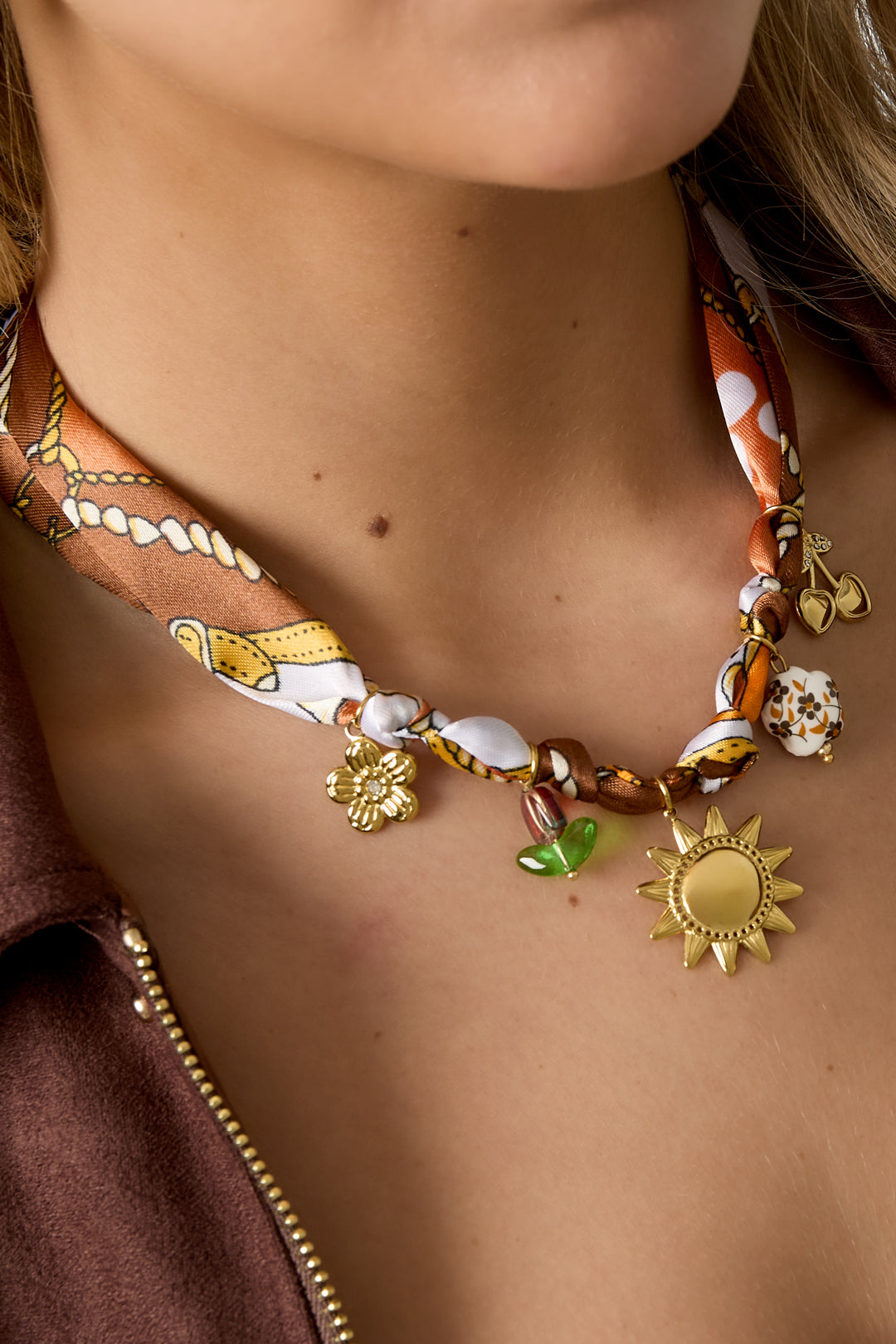 Braided women's necklace made of stainless steel, polyester, ceramic, glass with floral and sun motifs – image 3