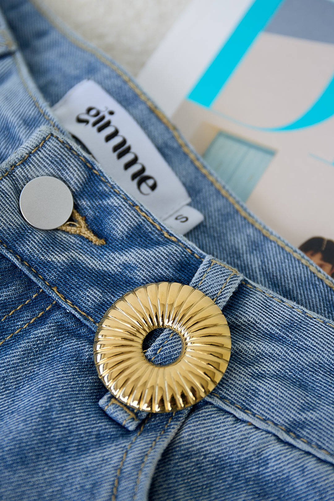 Women's Round Stainless Steel Brooch – Gold-colored – image 3