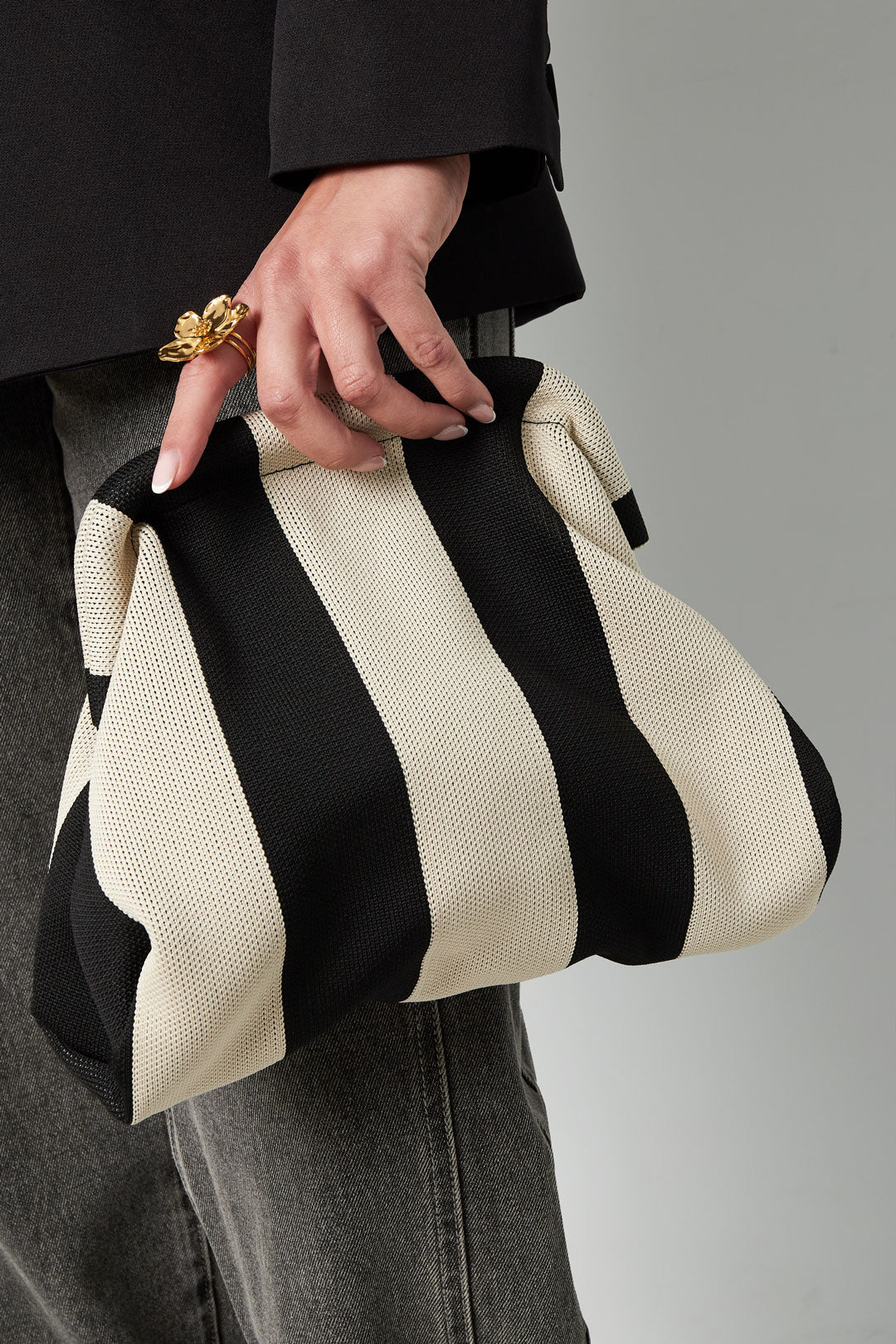 Women's 100% polyester crossbody bag with stripes and braided detail with open top – image 3
