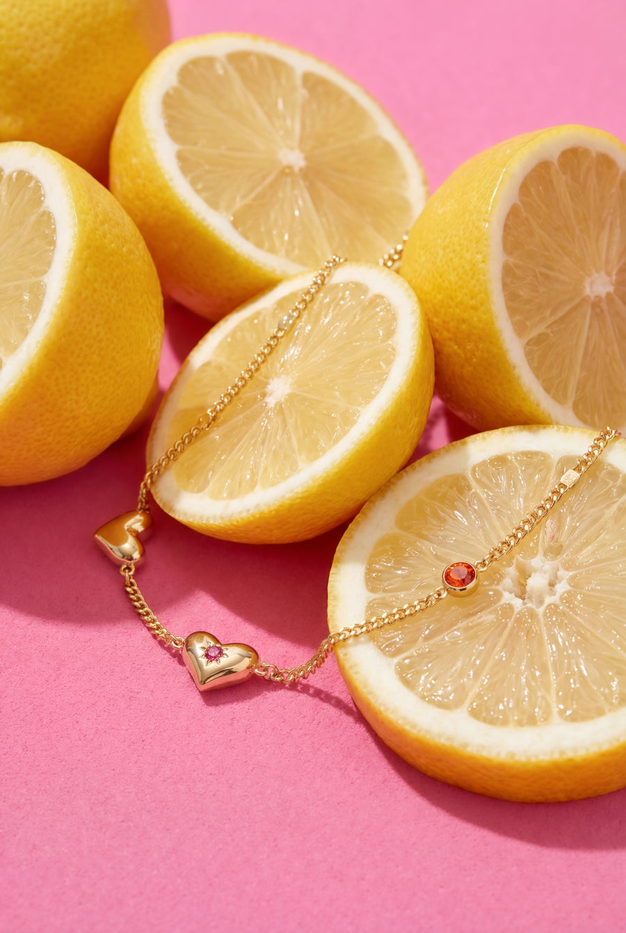 Armband met hartjes en steentjes patroon