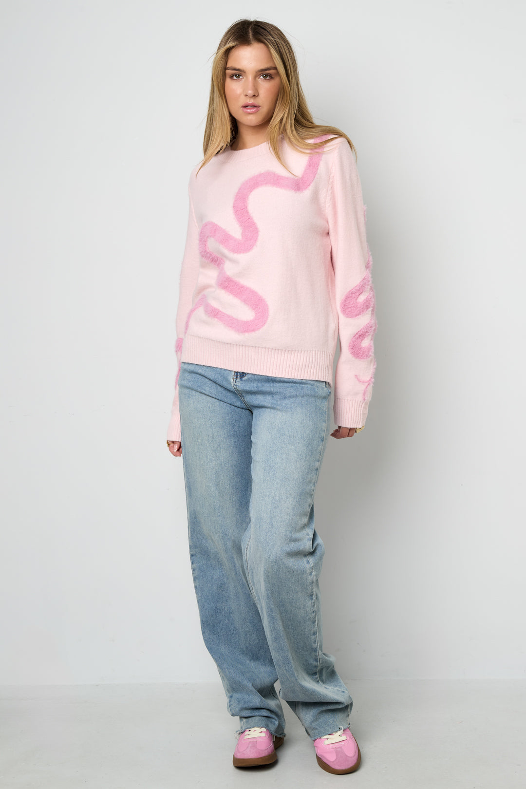 Women's knitted sweater with color contrast – image 3