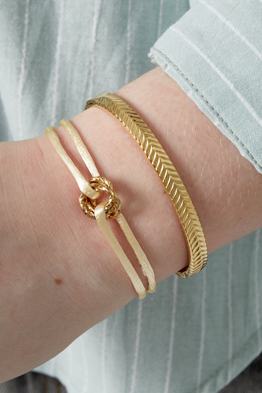 Bracelet tressé en acier inoxydable pour femme avec forme organique – plusieurs couleurs