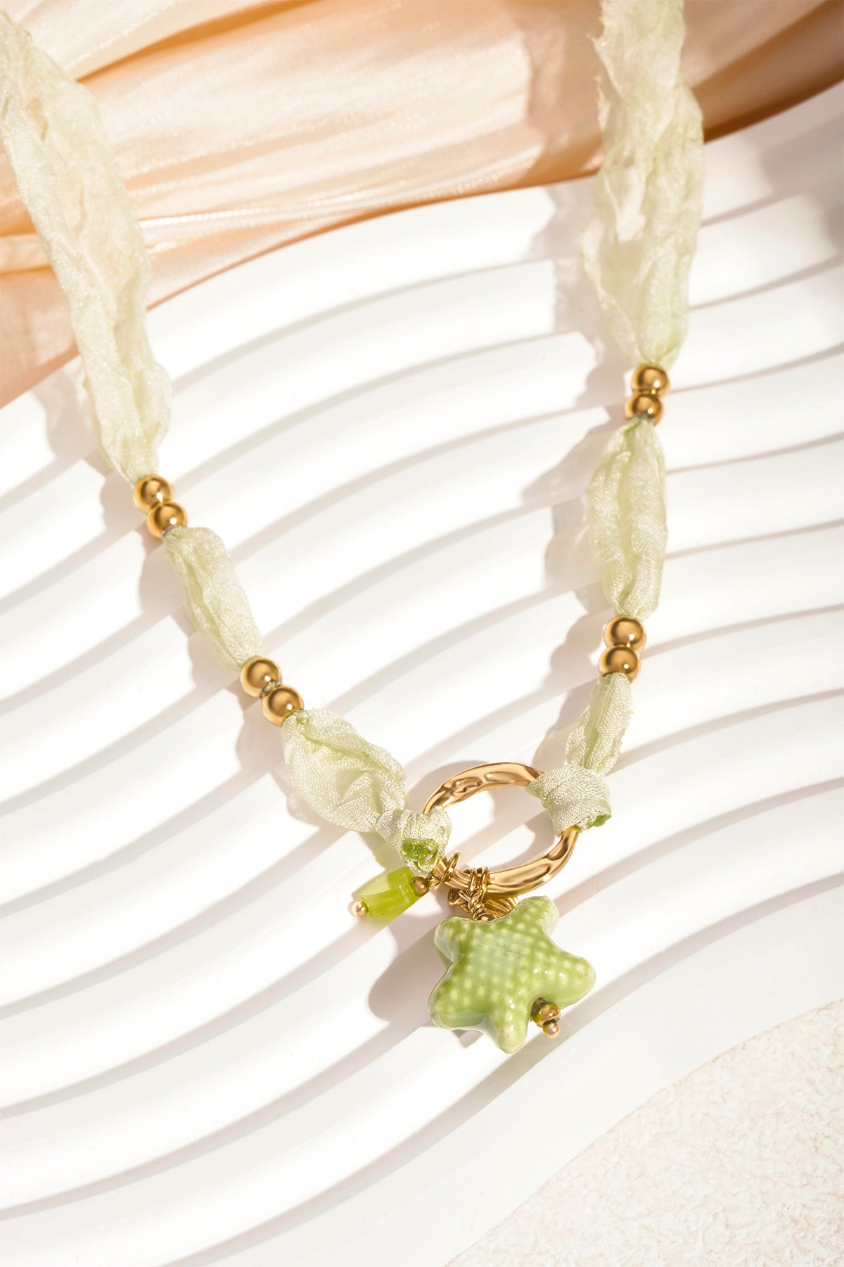 Braided women's necklace made of 304 stainless steel with ocean details - green – image 3