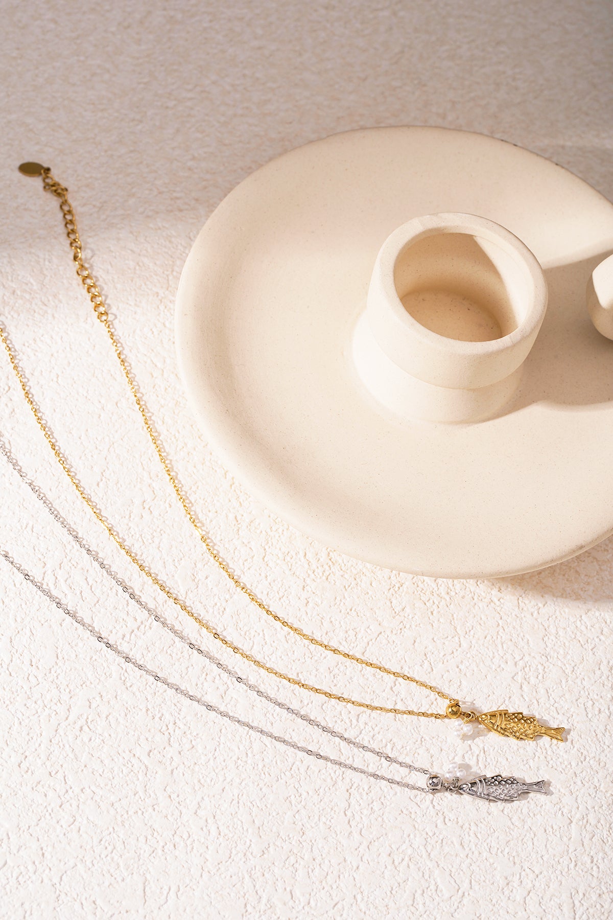 Women's necklace with 304 stainless steel pendant, imitation pearl with animal motif – image 5