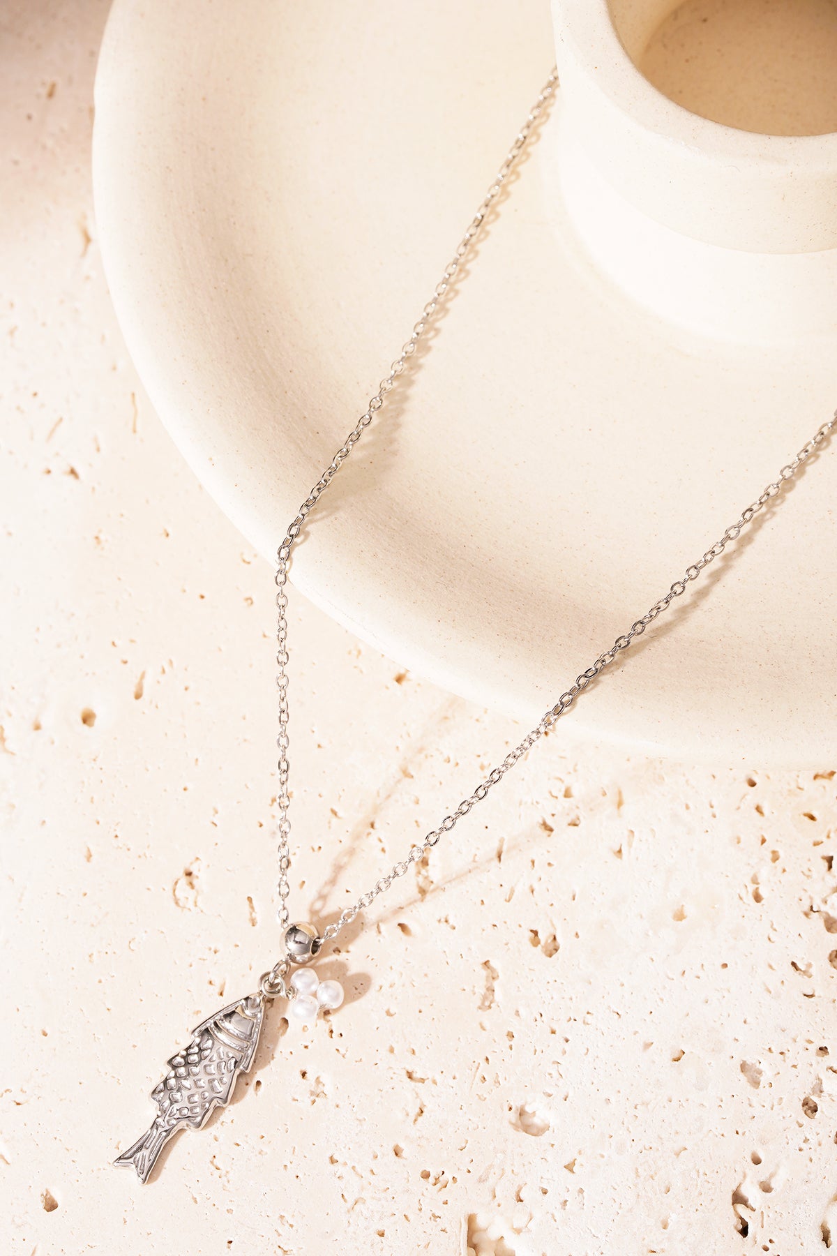 Women's necklace with 304 stainless steel pendant, imitation pearl with animal motif – image 7