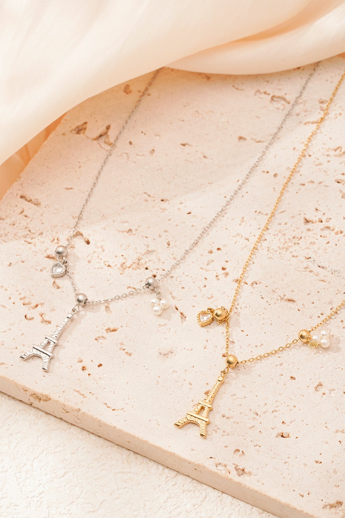 Women's necklace with pendant made of 304 stainless steel, imitation pearl, rhinestone with cartoon motif – image 4