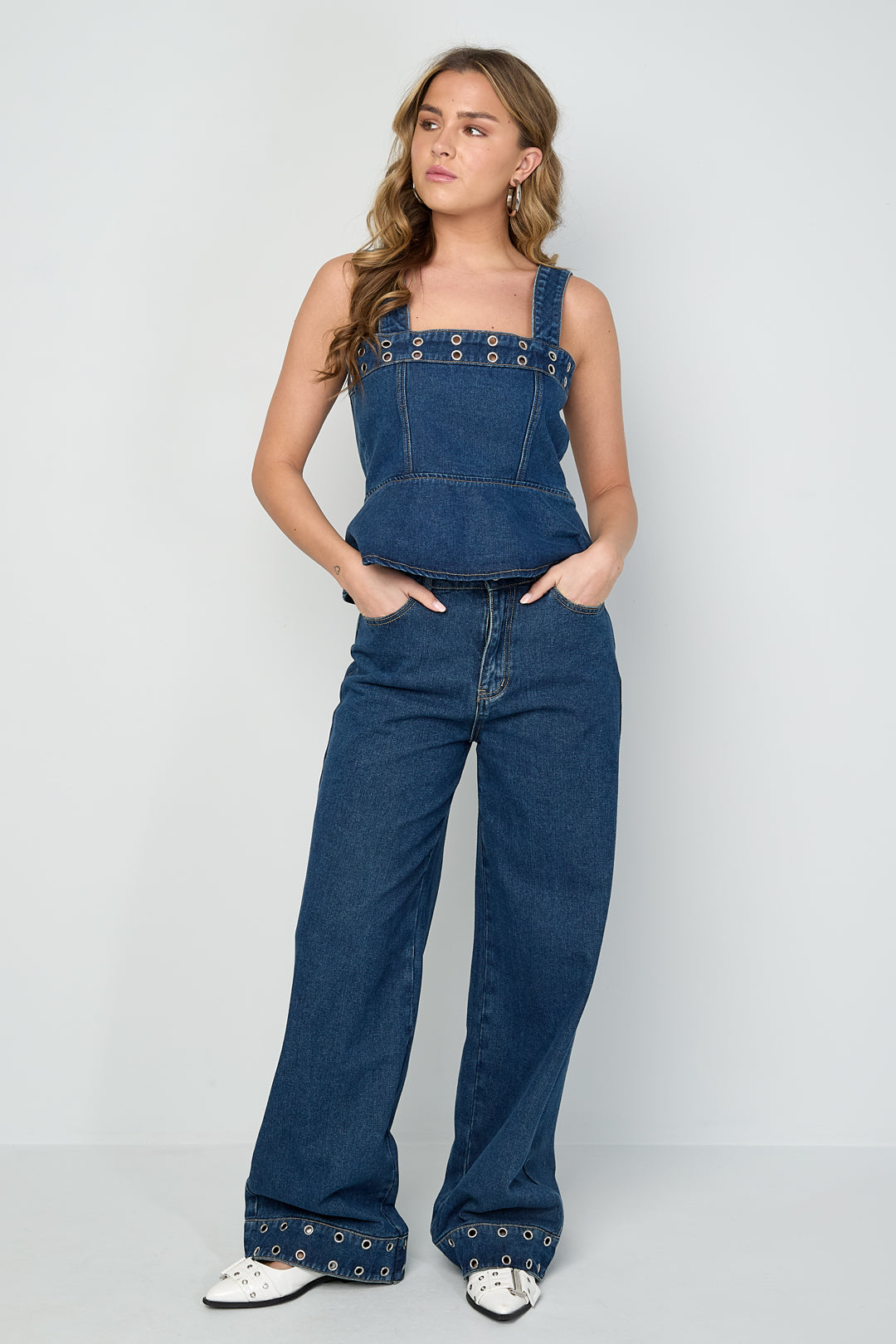 Statement jeans met eyeletdetails – productfoto 4