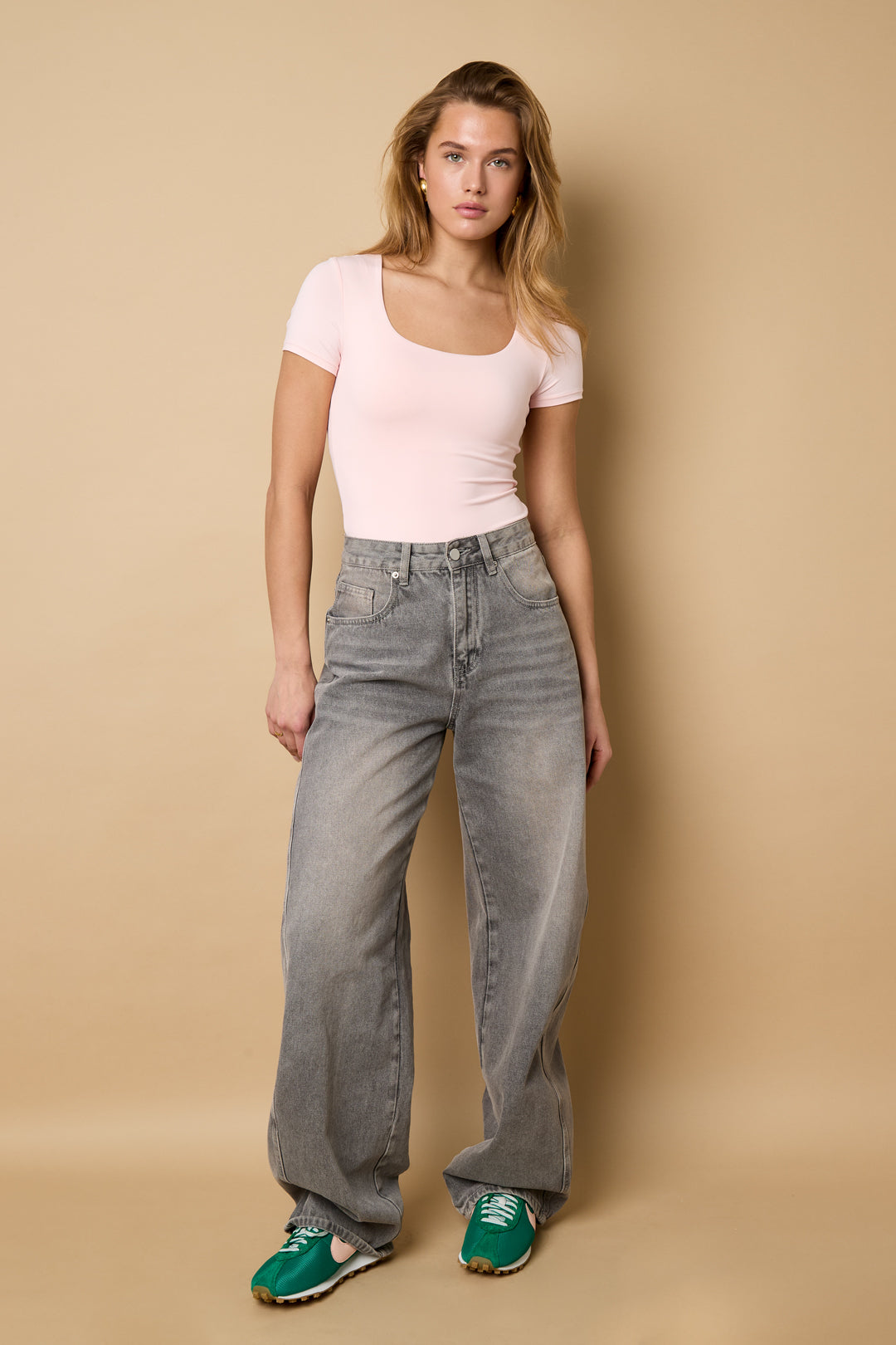Dames basic body van gebreid nylon in twee effen kleuren – productfoto 3