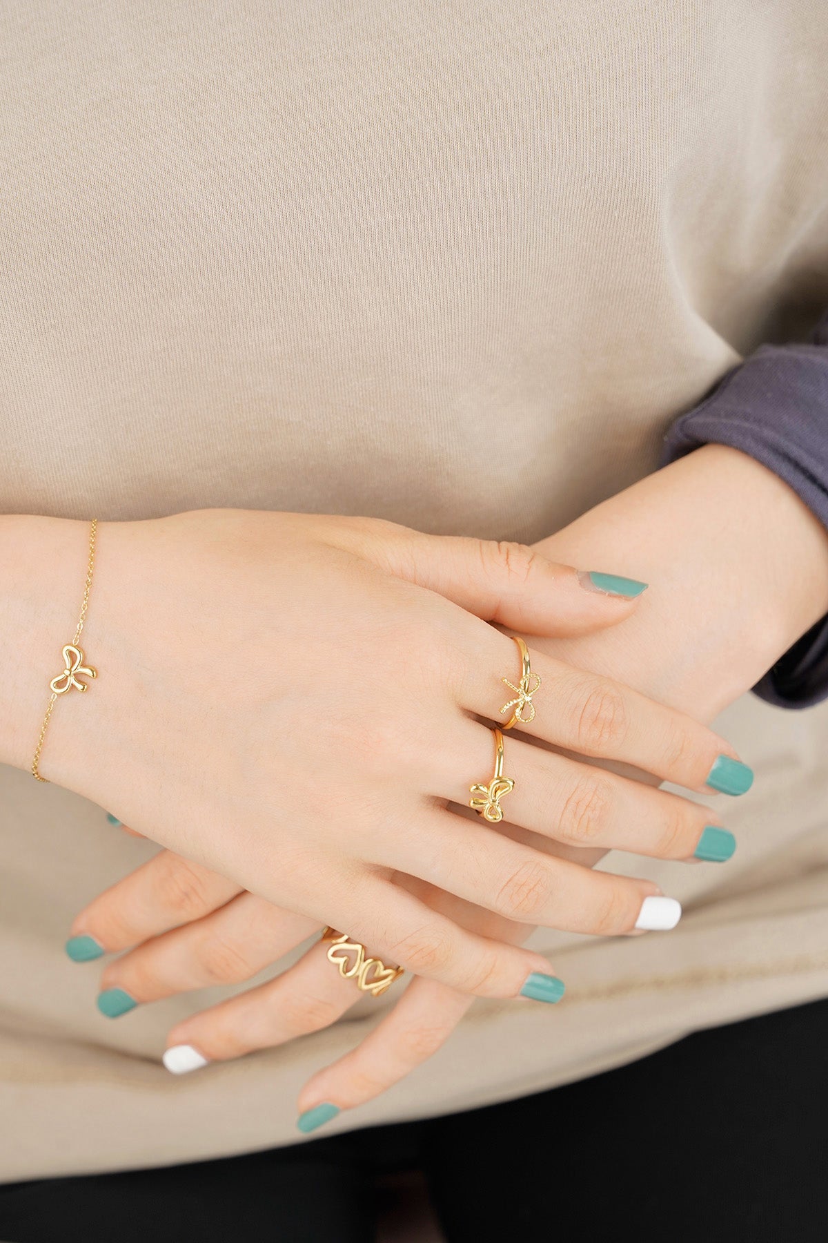 Minimalist Ring for Women in Stainless Steel – Gold-colored and Silver-colored – image 4