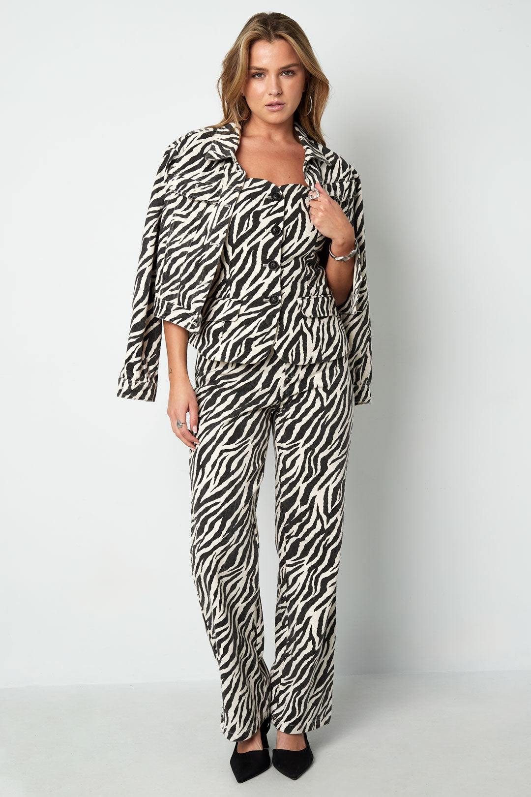 Women's Sleeveless Zebra Print Button-Up Top - Black – image 4