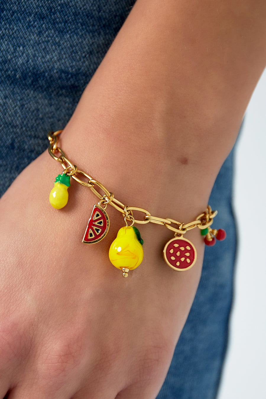 Bracelet à breloques pour femme en acier inoxydable avec motif fruits – doré